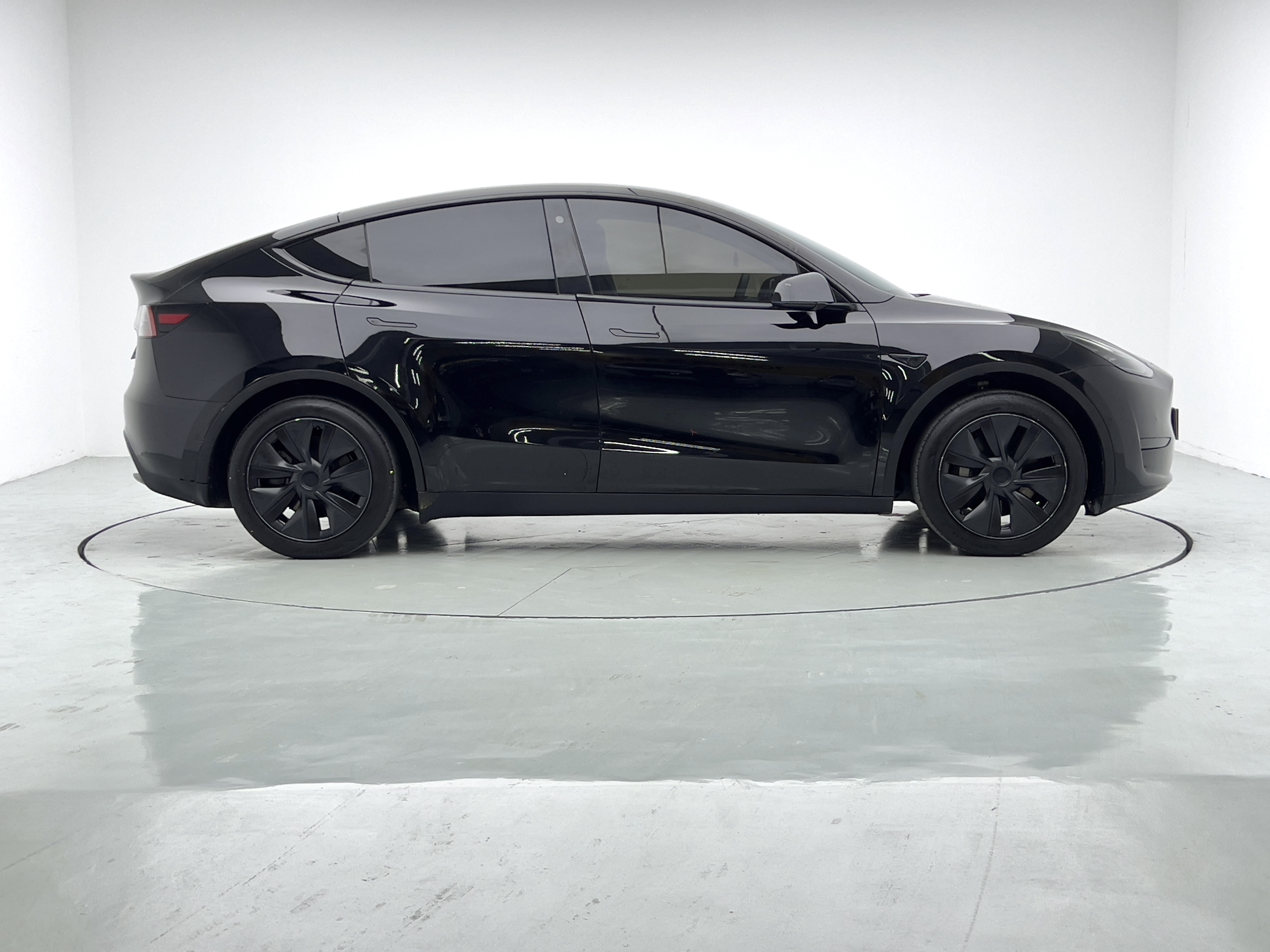 Tesla Model Y 2023 car image #8