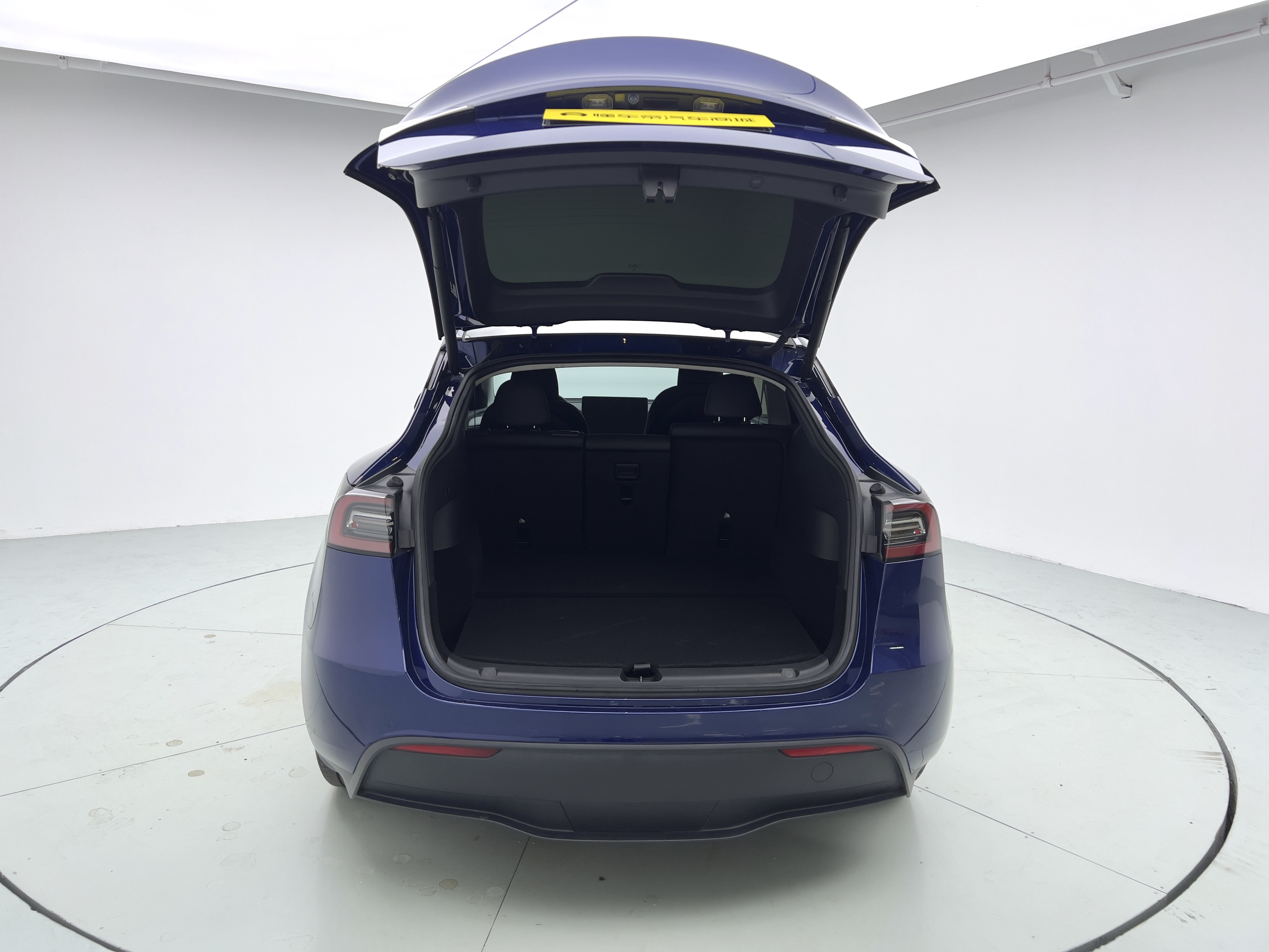Tesla Model Y 2023 #8 Tesla Model Y 2023 car image #8