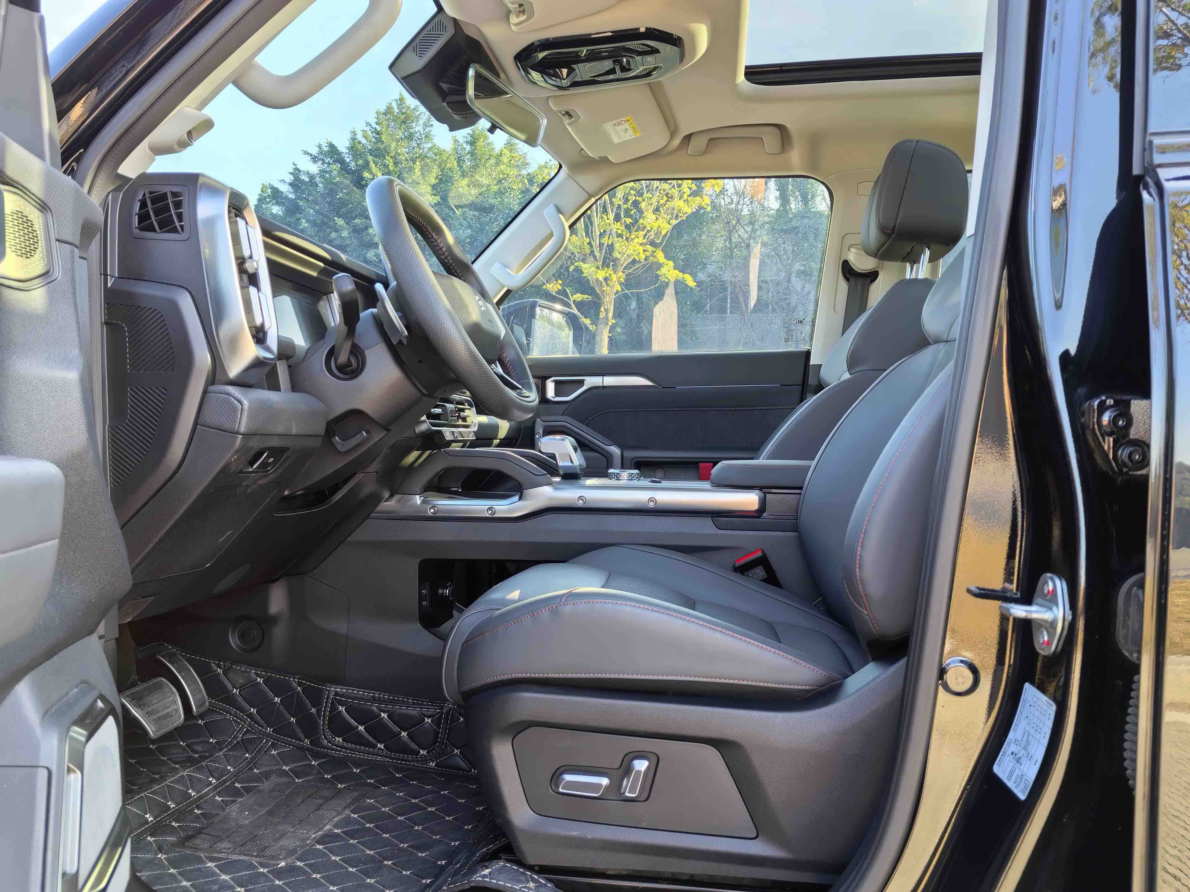 Jetour Traveller 2023 car image #8