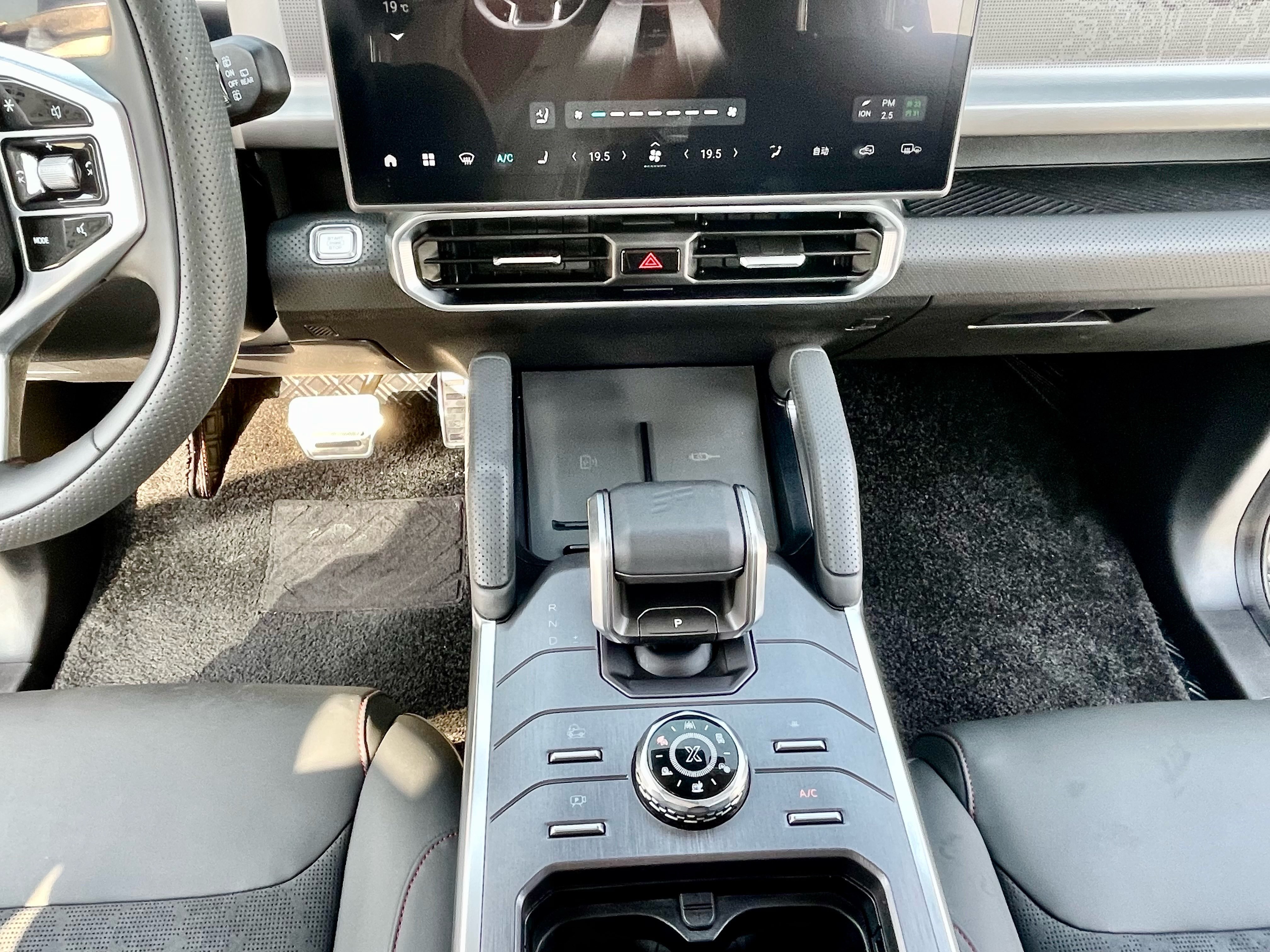 Jetour Traveller 2023 car image #8