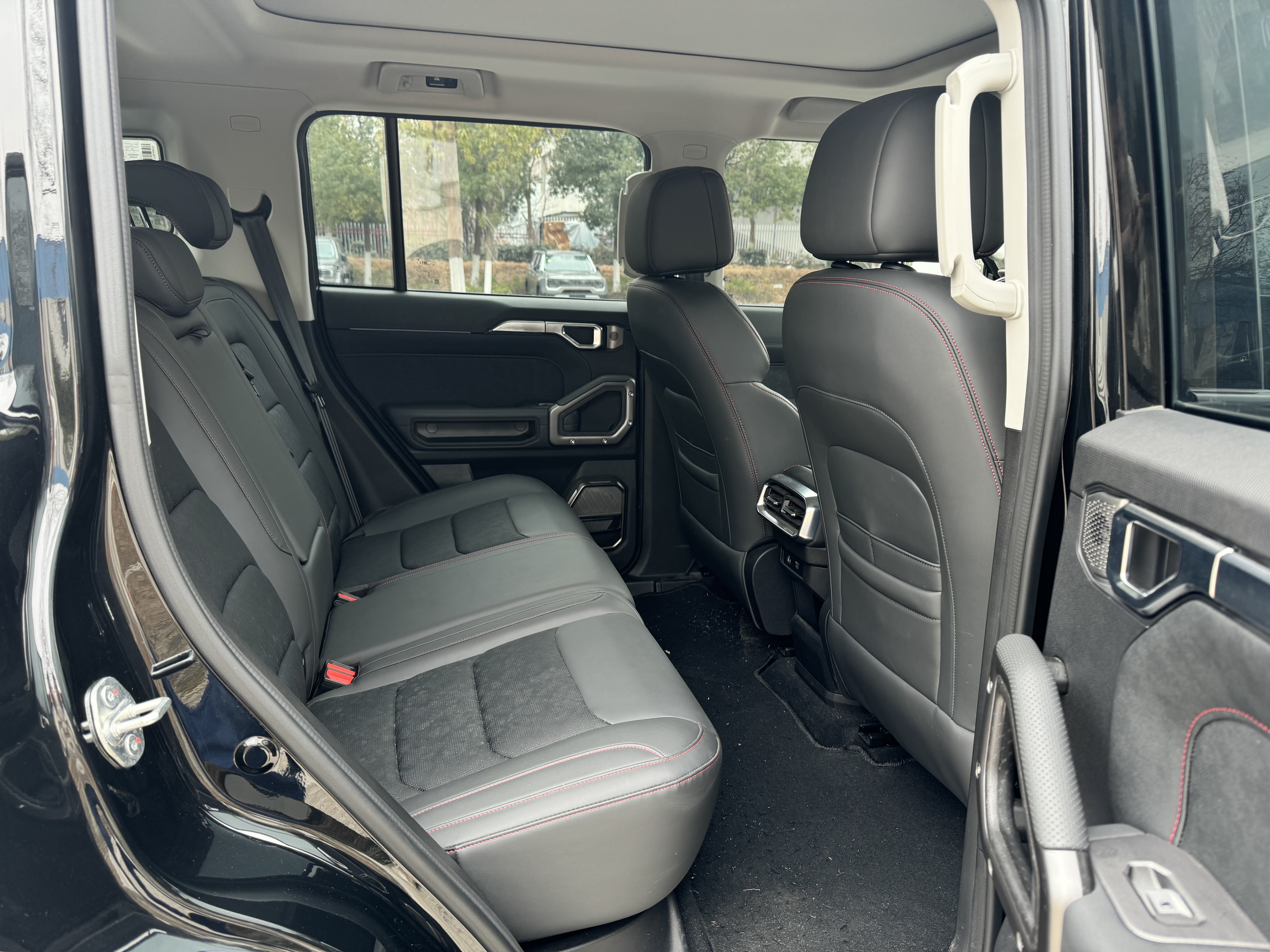 Jetour Traveller 2024 car image #8
