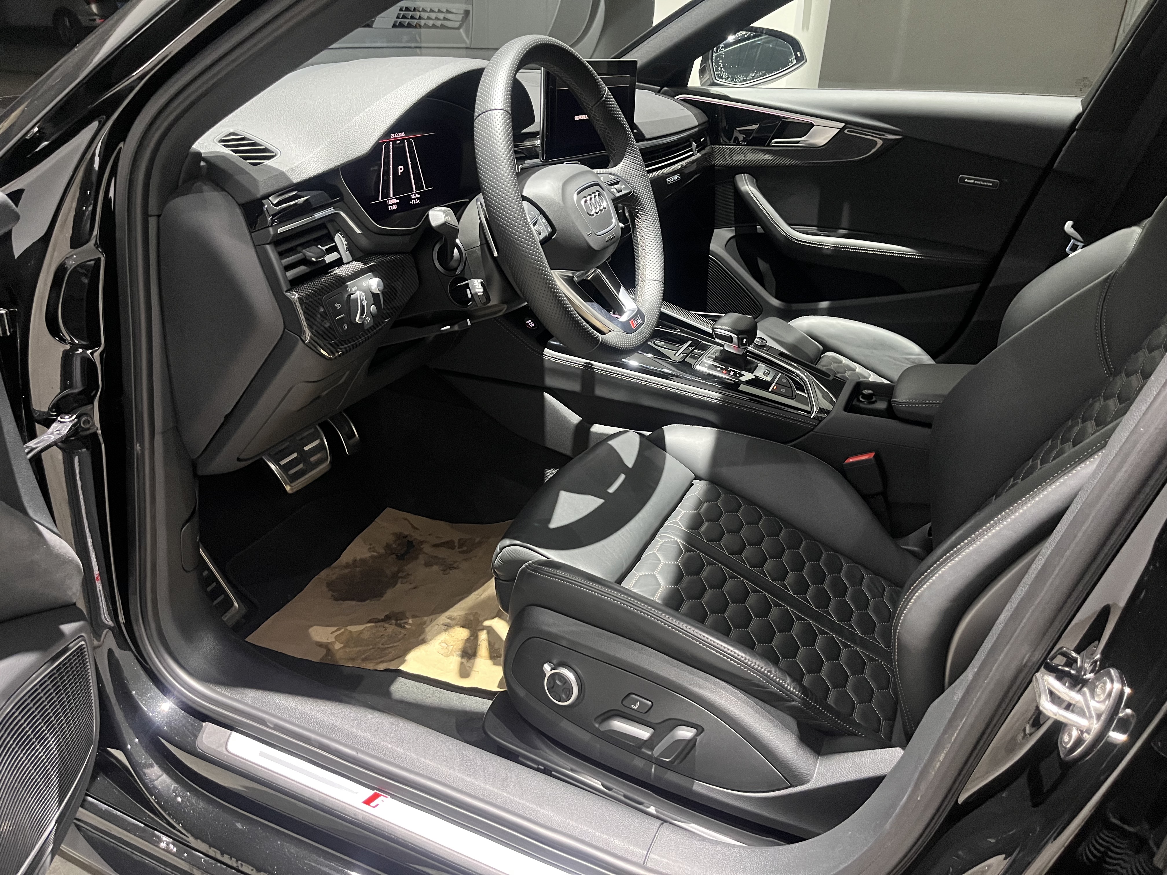 Audi RS 4 2024 car image #8