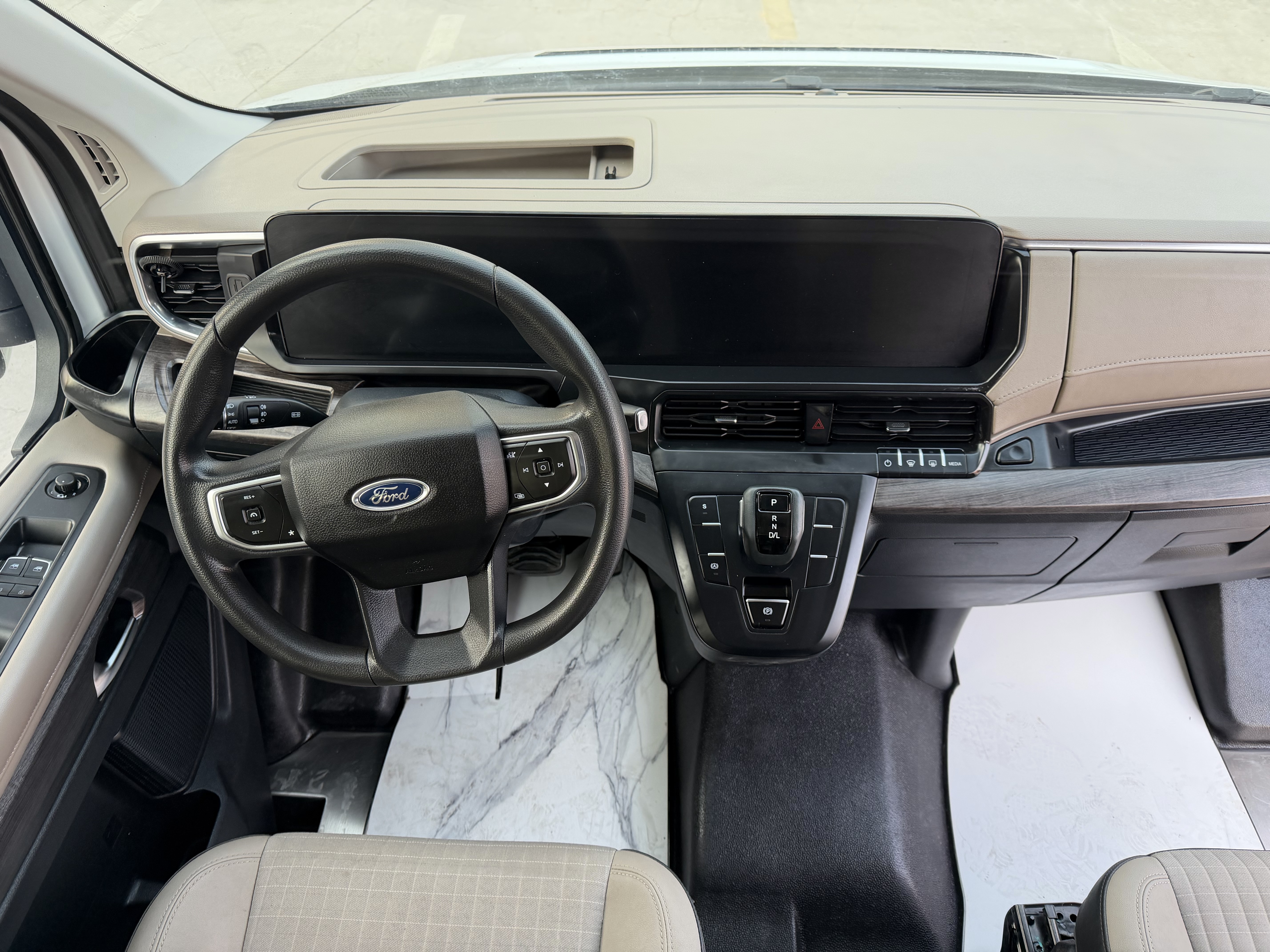 Ford Transit T8 2024 immagine di auto #8