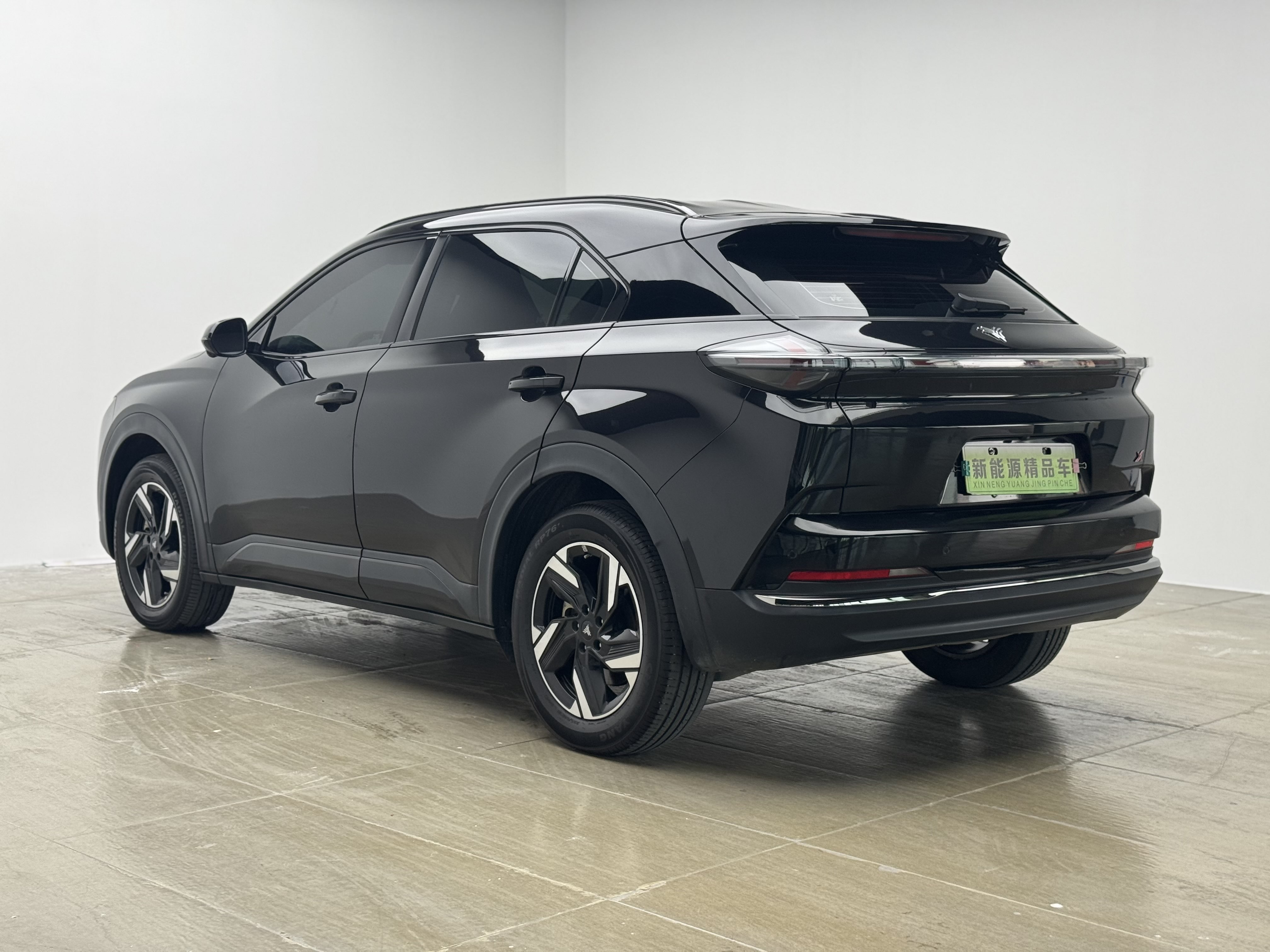 哪吒汽车 哪吒X 2023 汽车图片 #8