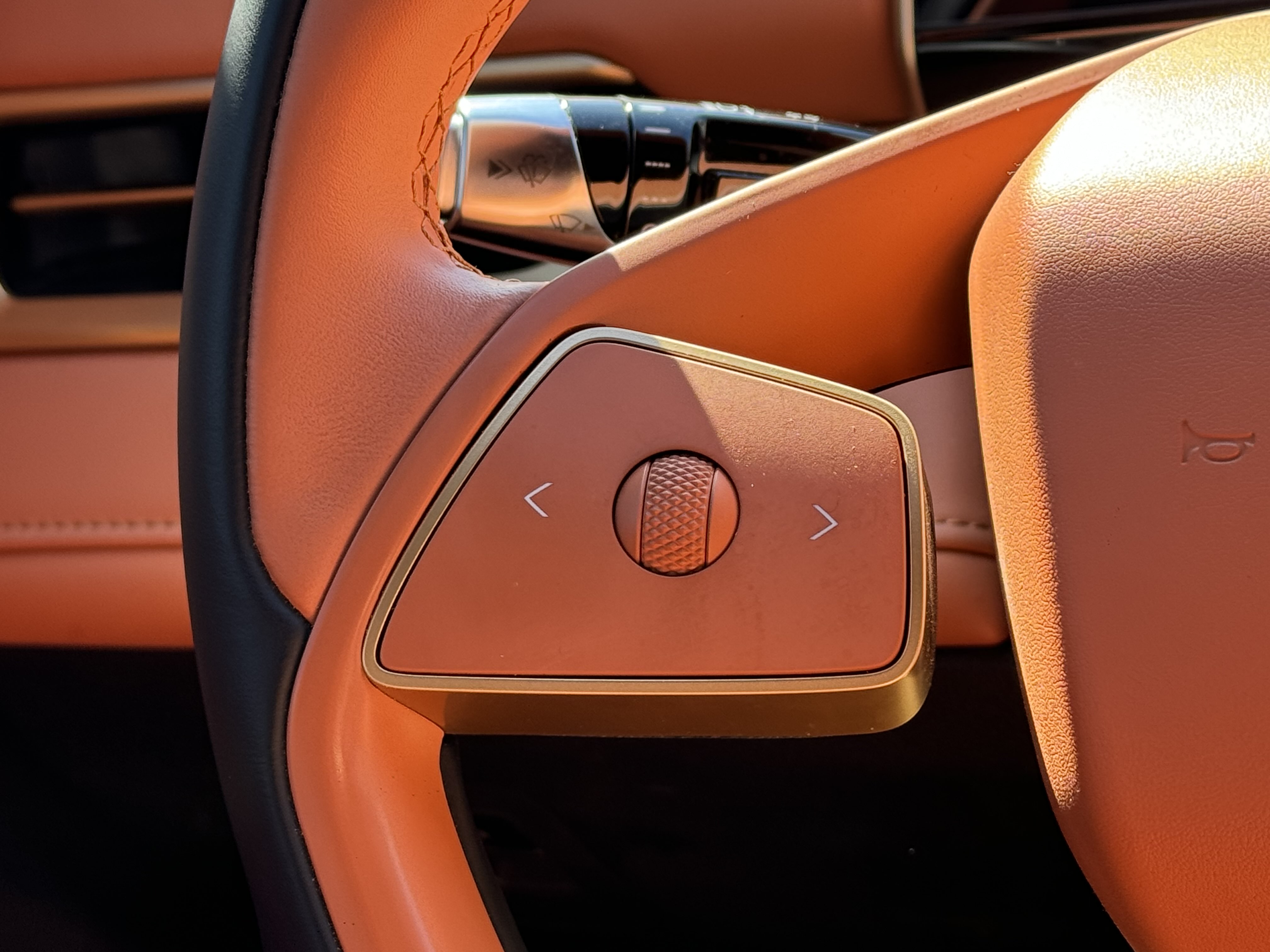 哪吒汽车 哪吒X 2024 汽车图片 #8