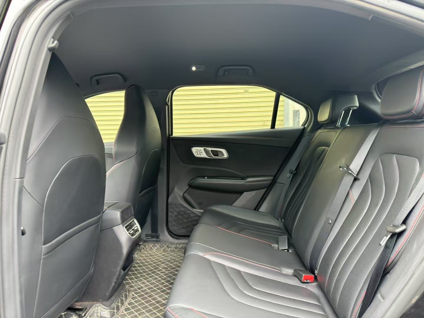 哪吒汽车 哪吒X 2023 汽车图片 #8