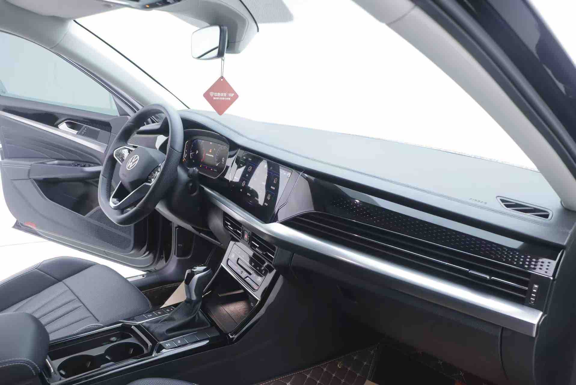 Volkswagen Passat 2024 car image #8