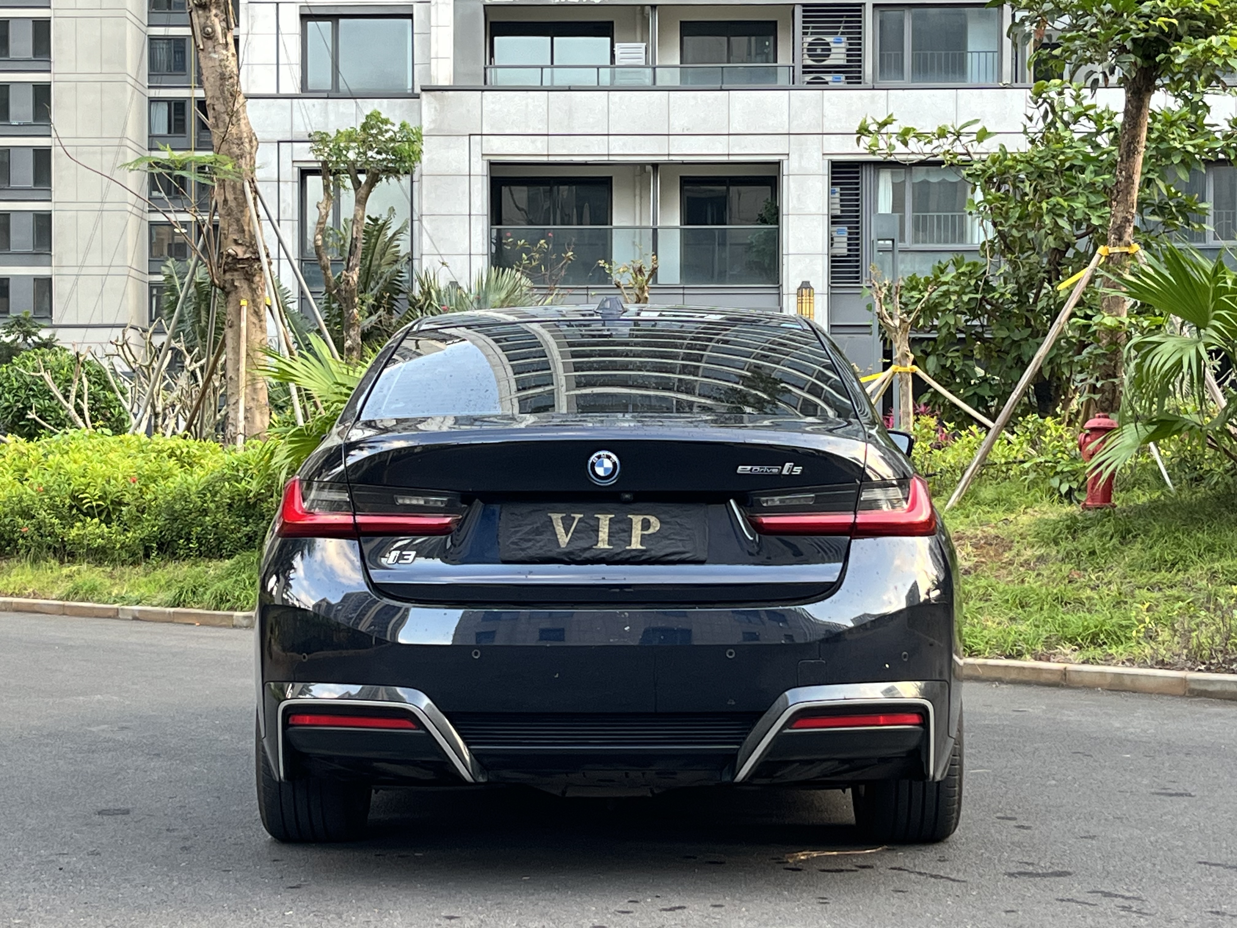 BMW i3 2023 car image #8