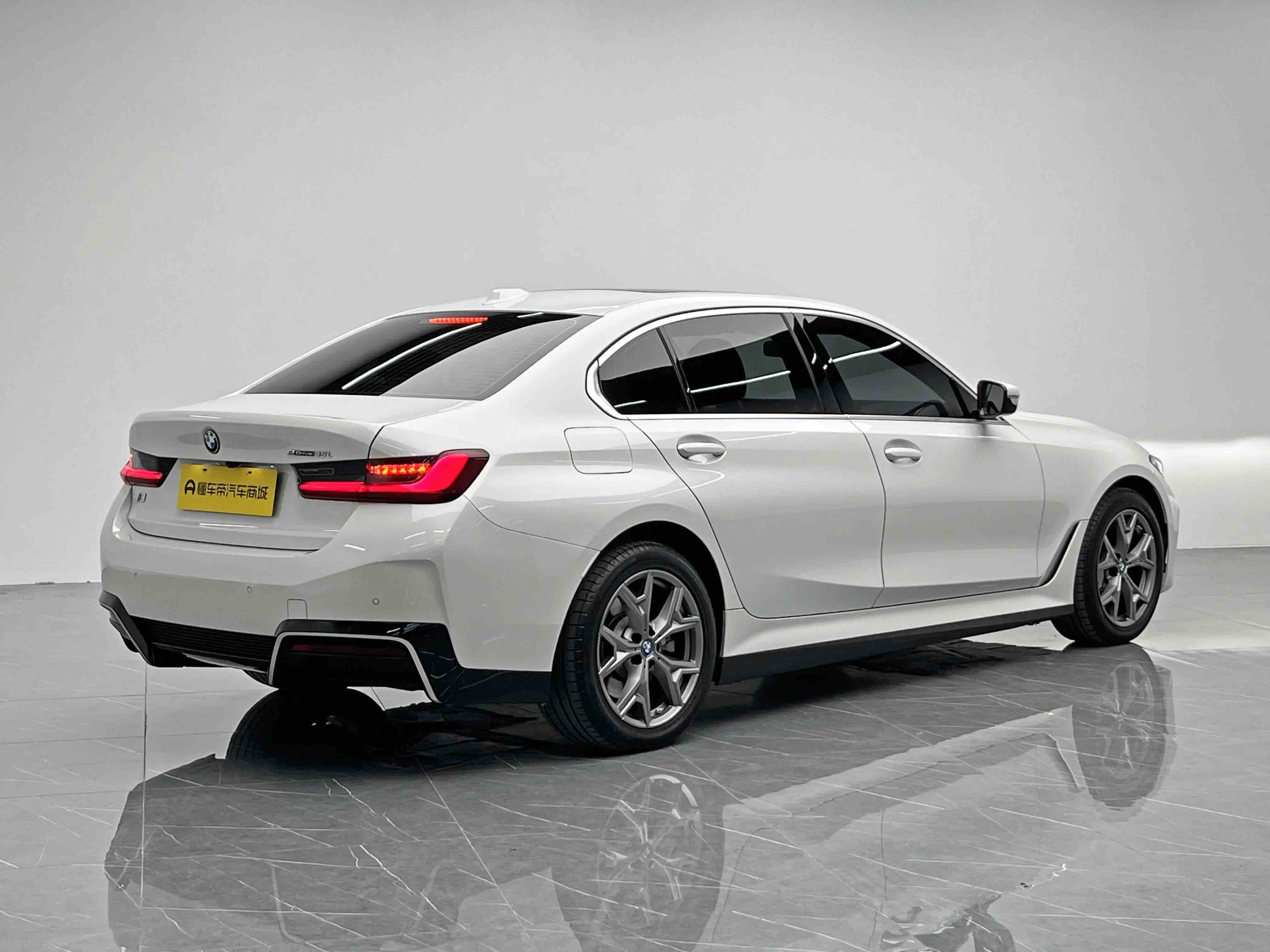 BMW i3 2023 car image #8