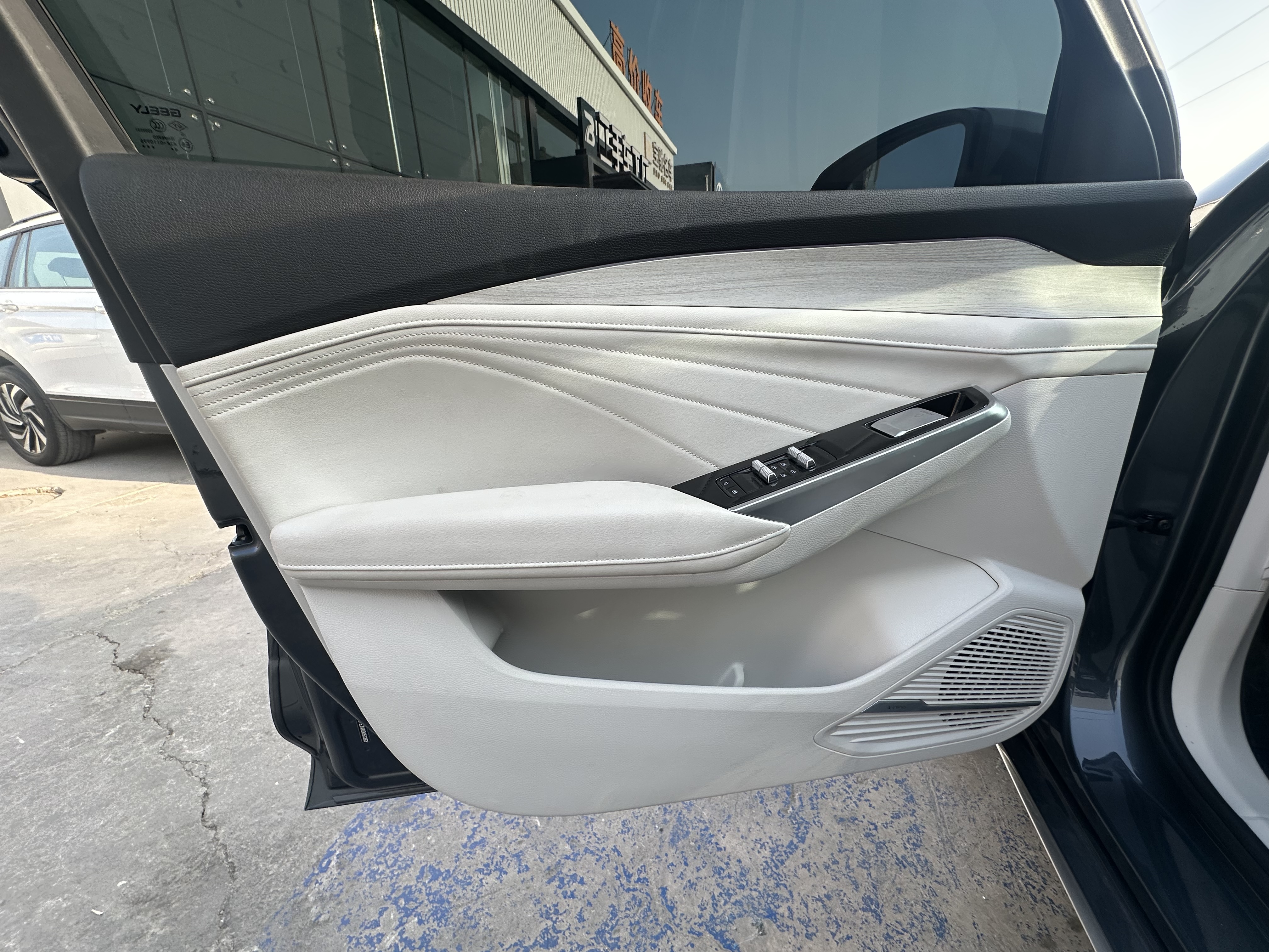 GEELY 2025 #8 GEELY 2025 car image #8