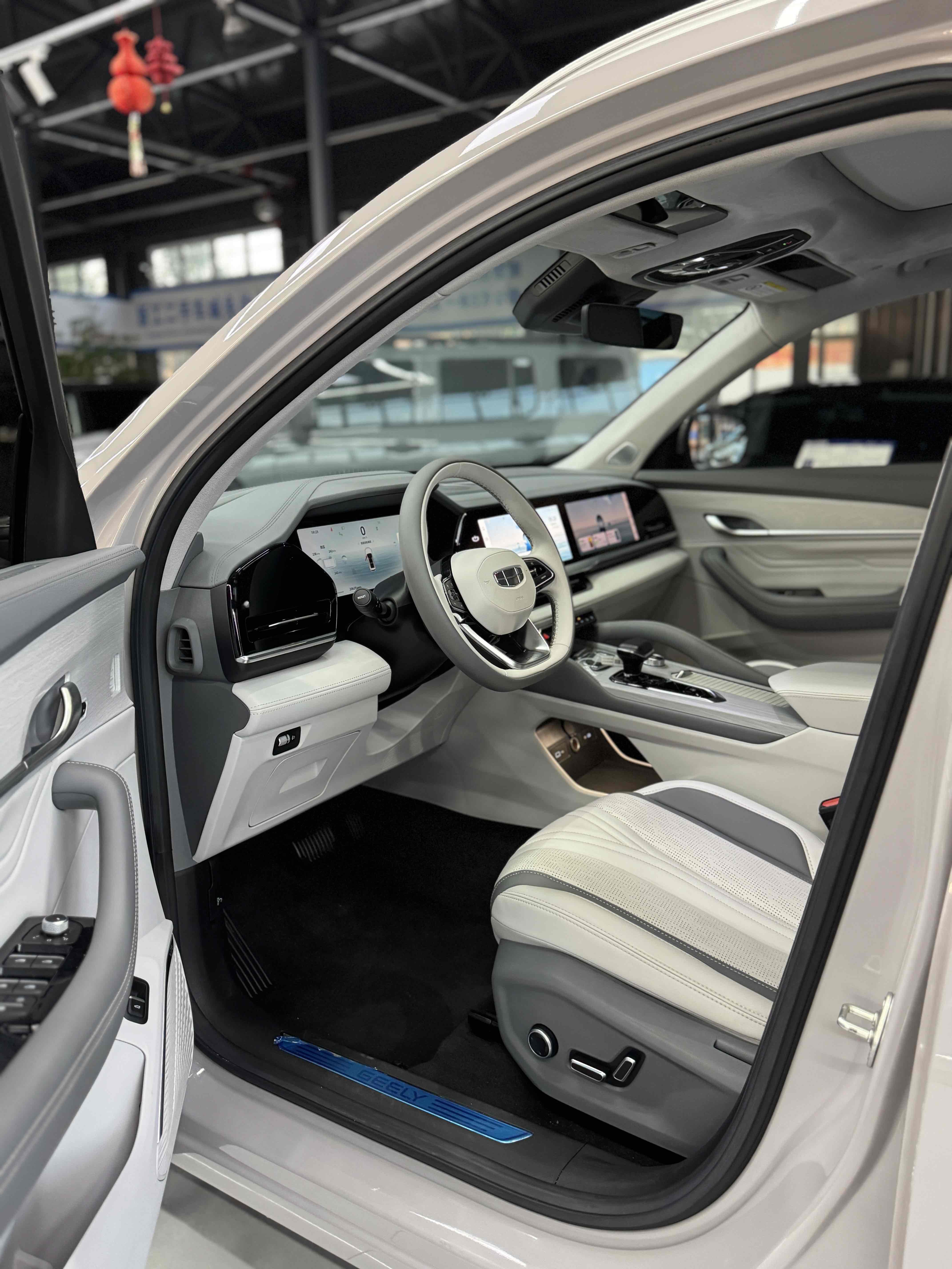 GEELY Monjaro MHEV 2024 car image #8