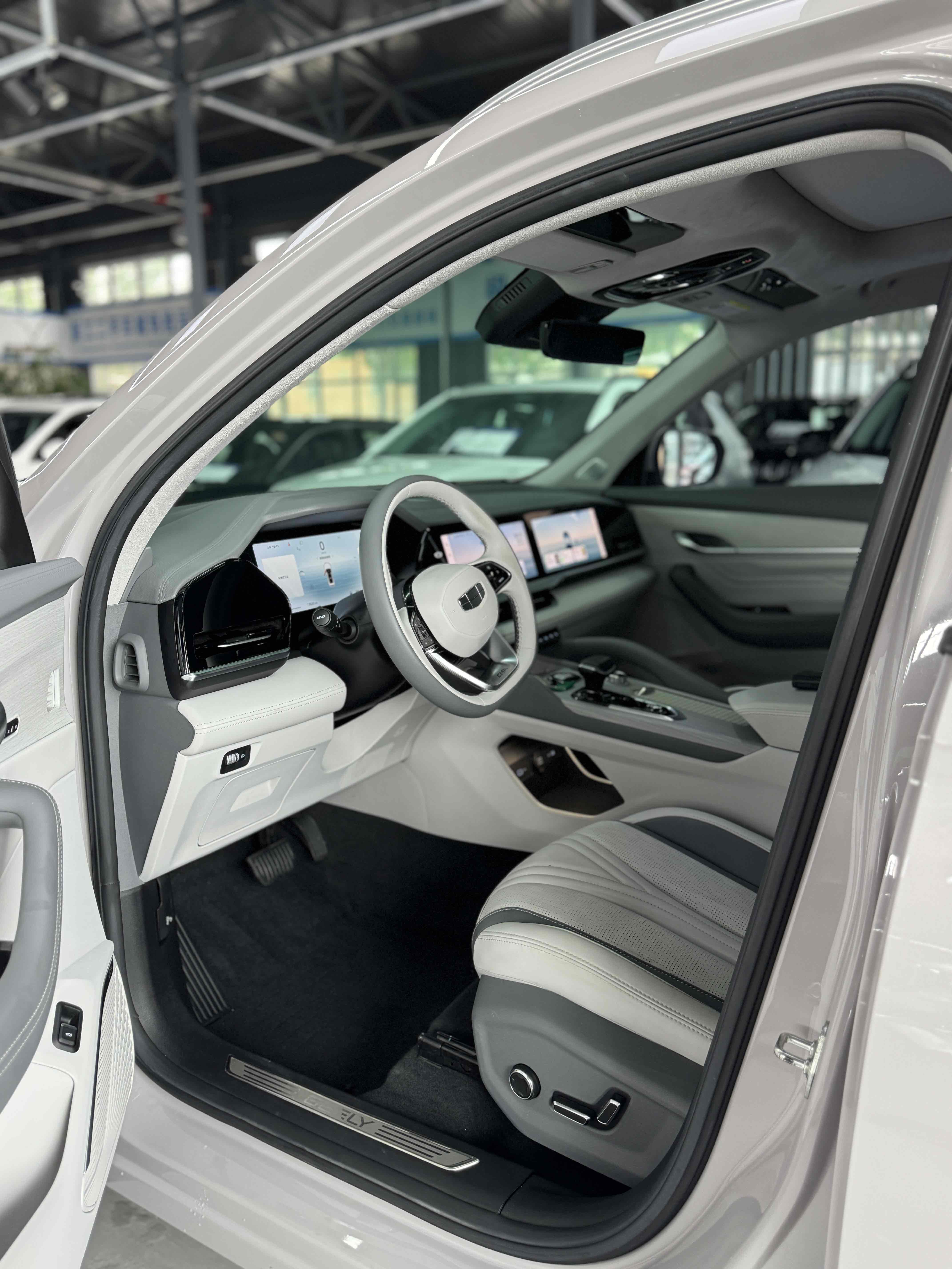 GEELY Monjaro MHEV 2024 #8 GEELY Monjaro MHEV 2024 car image #8