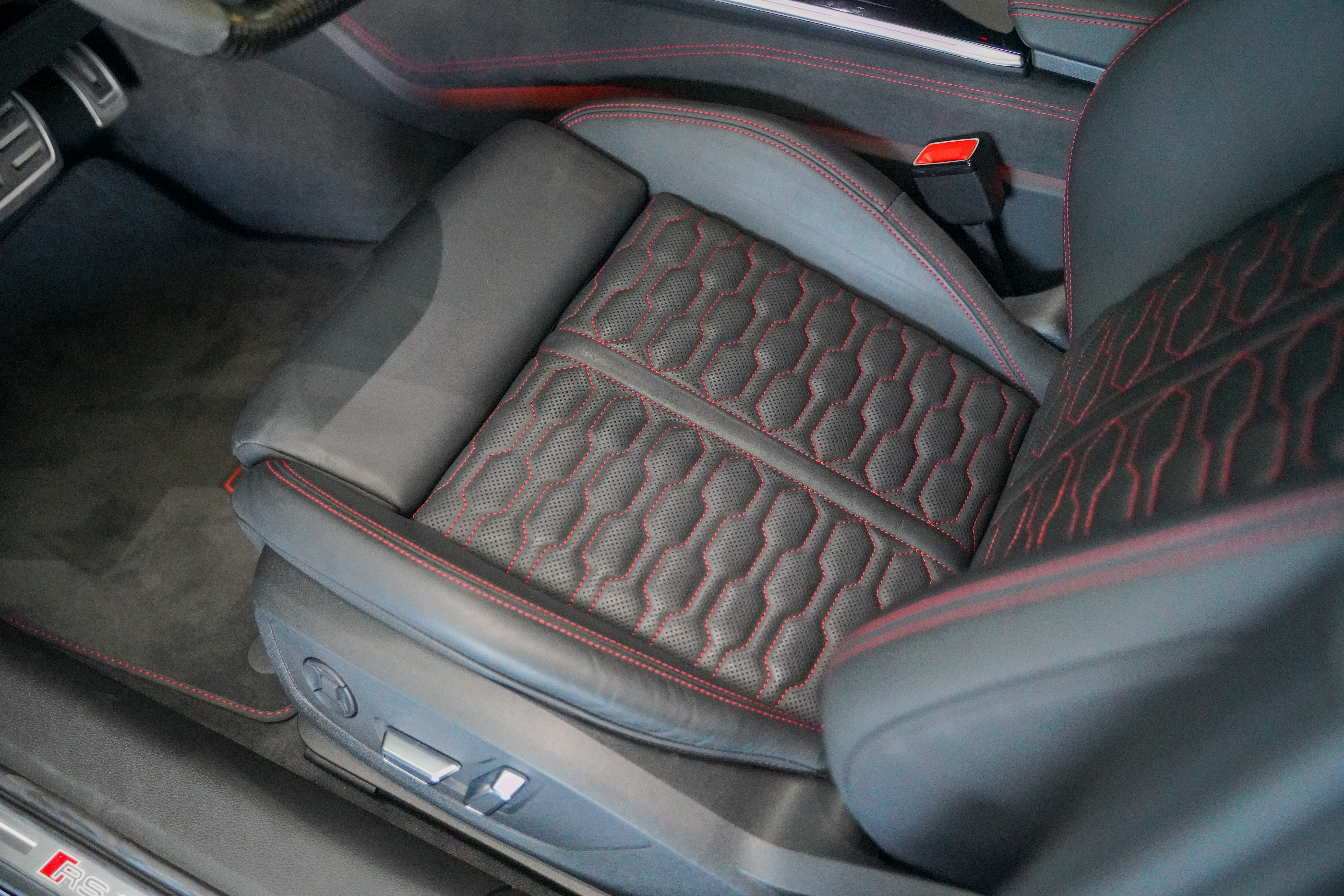 Audi RS 6 2024 car image #8