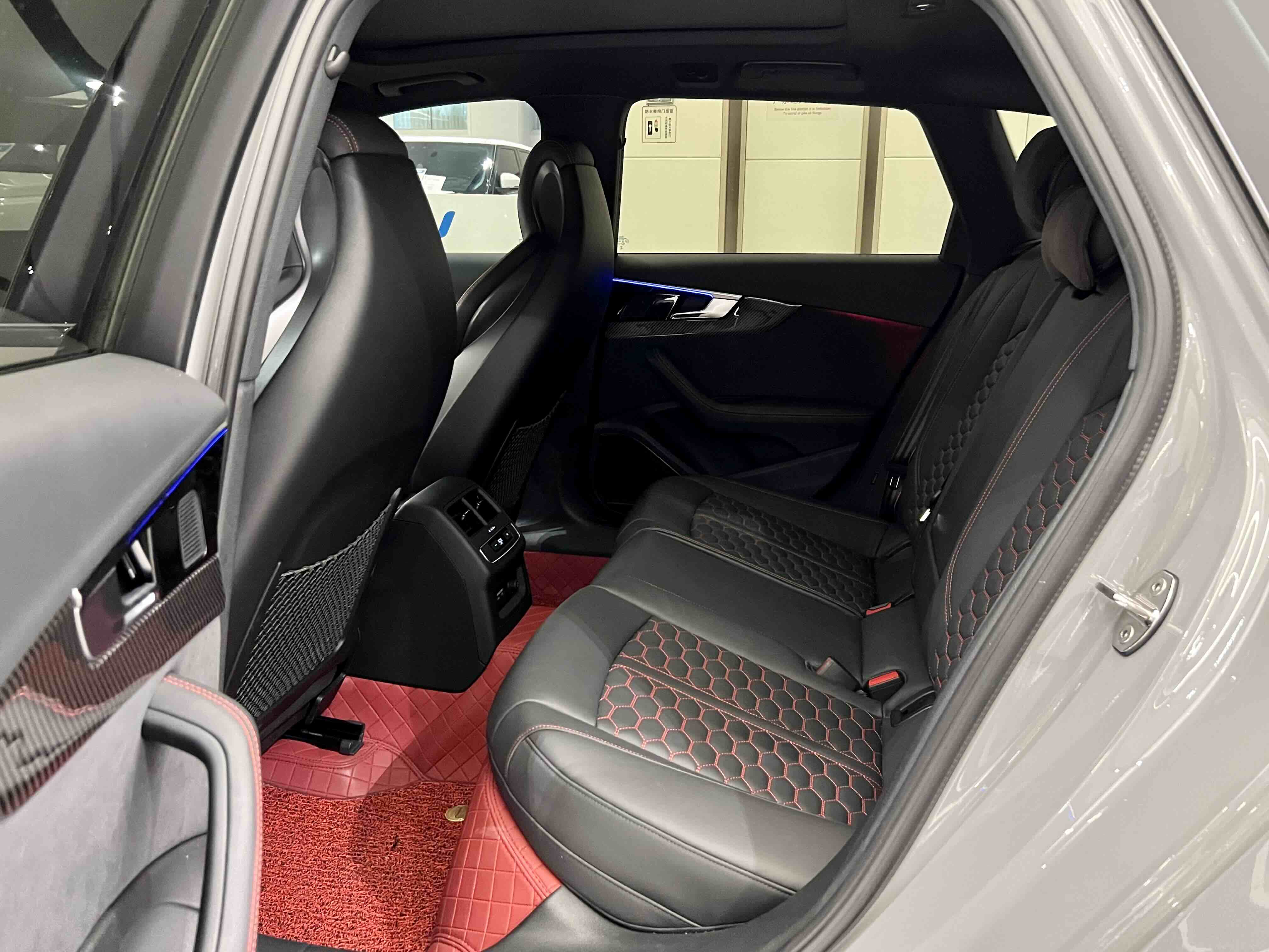 Audi RS 4 2024 immagine di auto #8