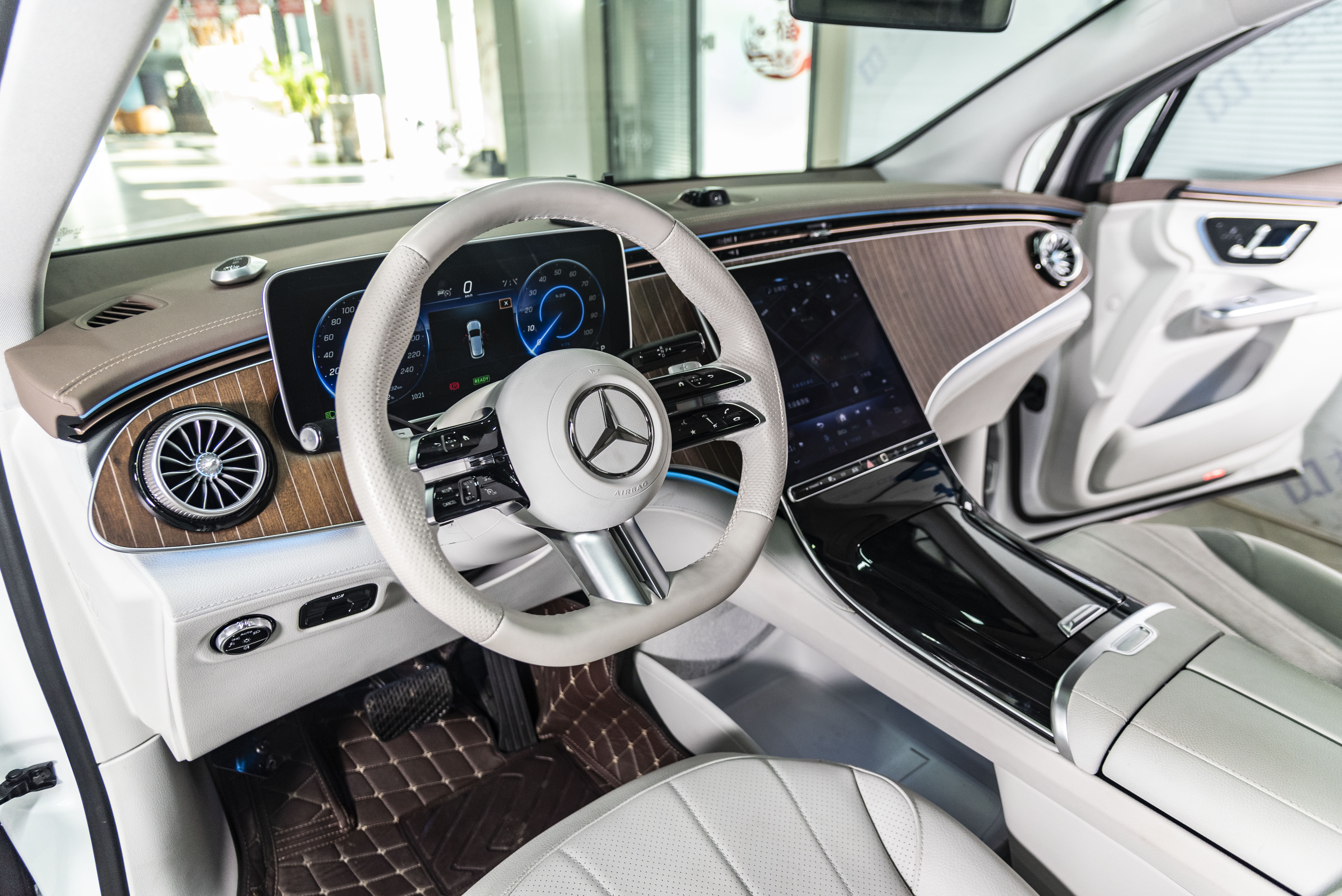 Mercedes-Benz EQE SUV 2025 #8 Mercedes-Benz EQE SUV 2025 car image #8