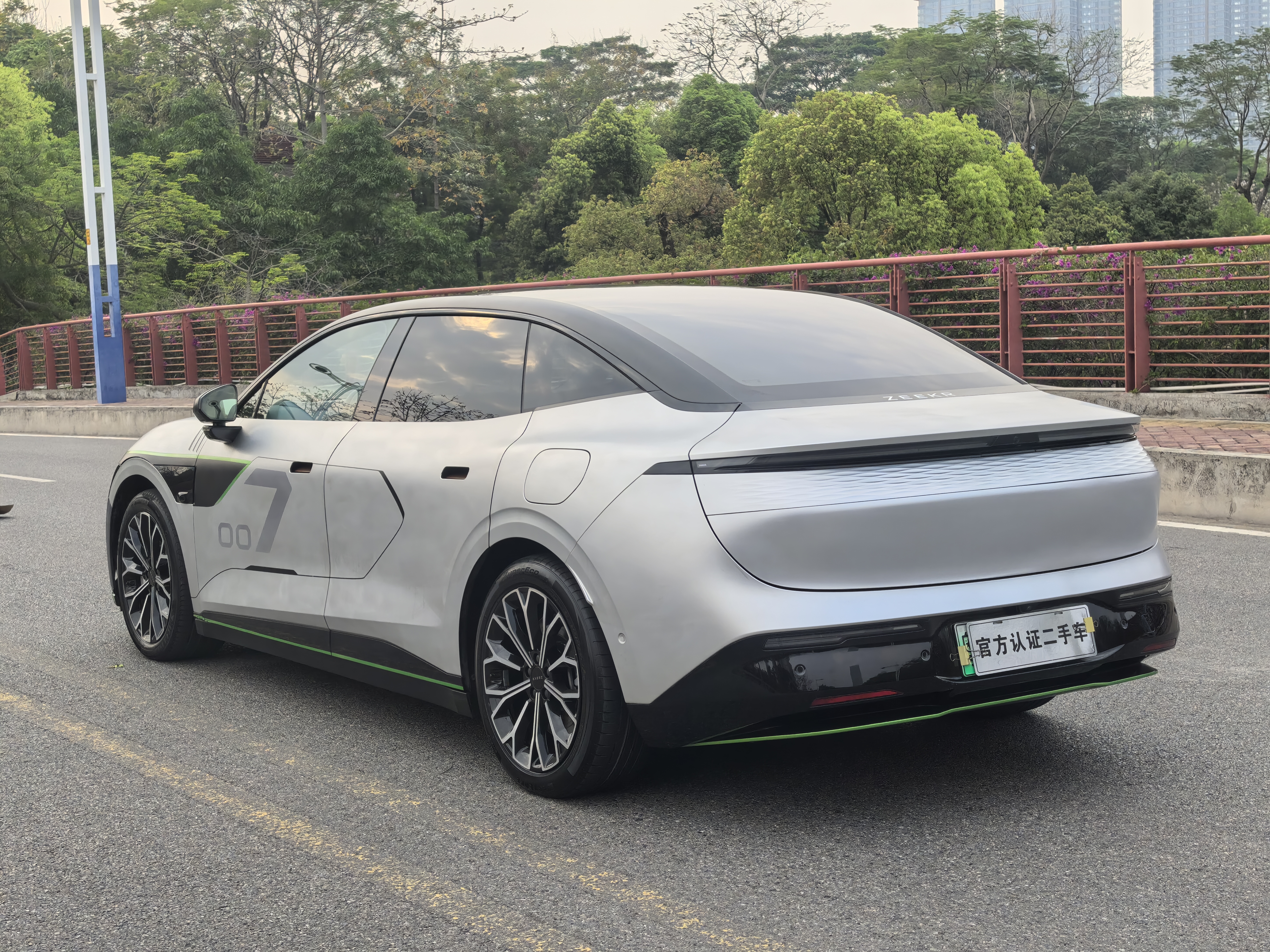 极氪 极氪007 2024 汽车图片 #8