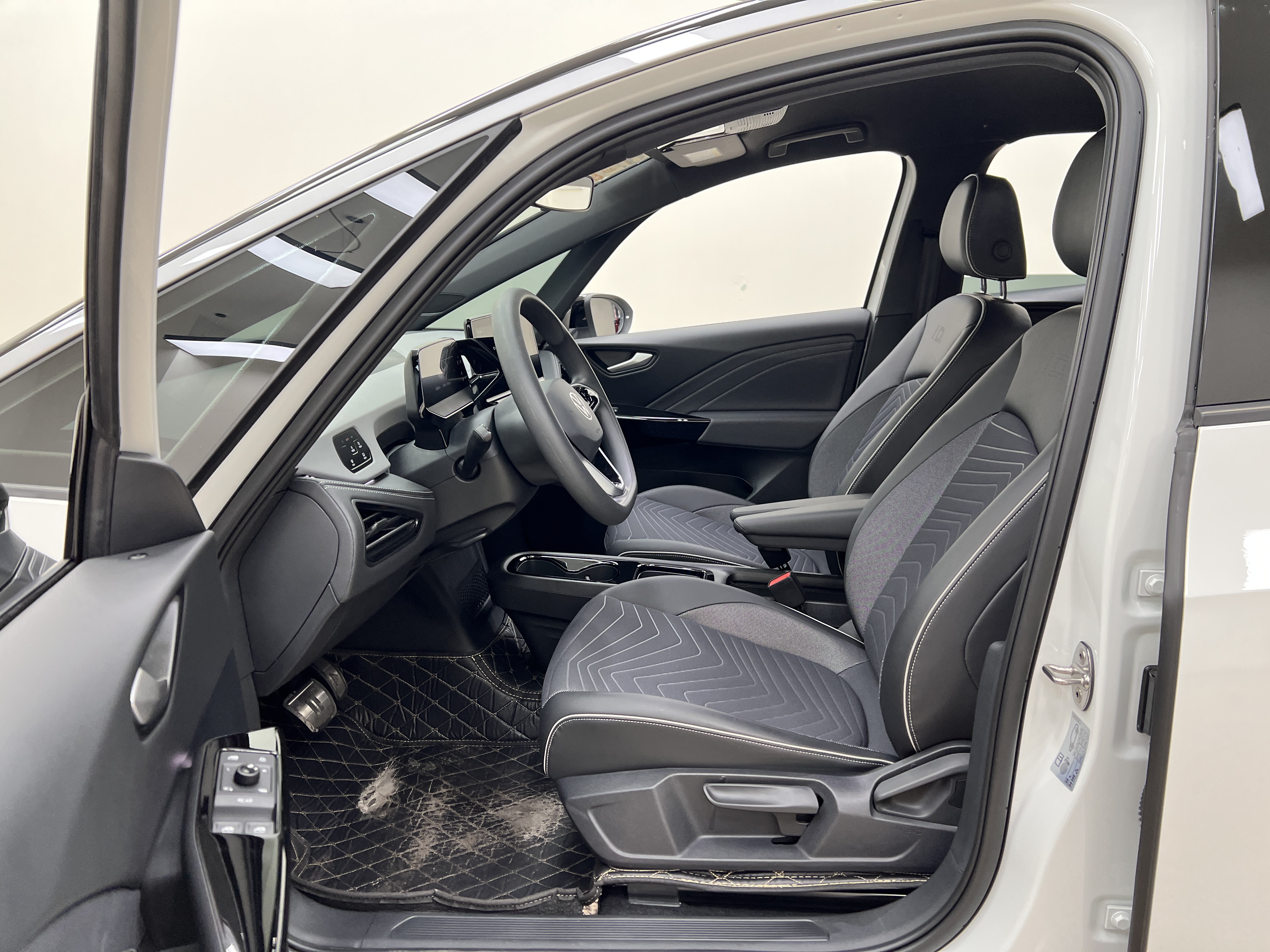 Volkswagen ID.3 2024 immagine di auto #8