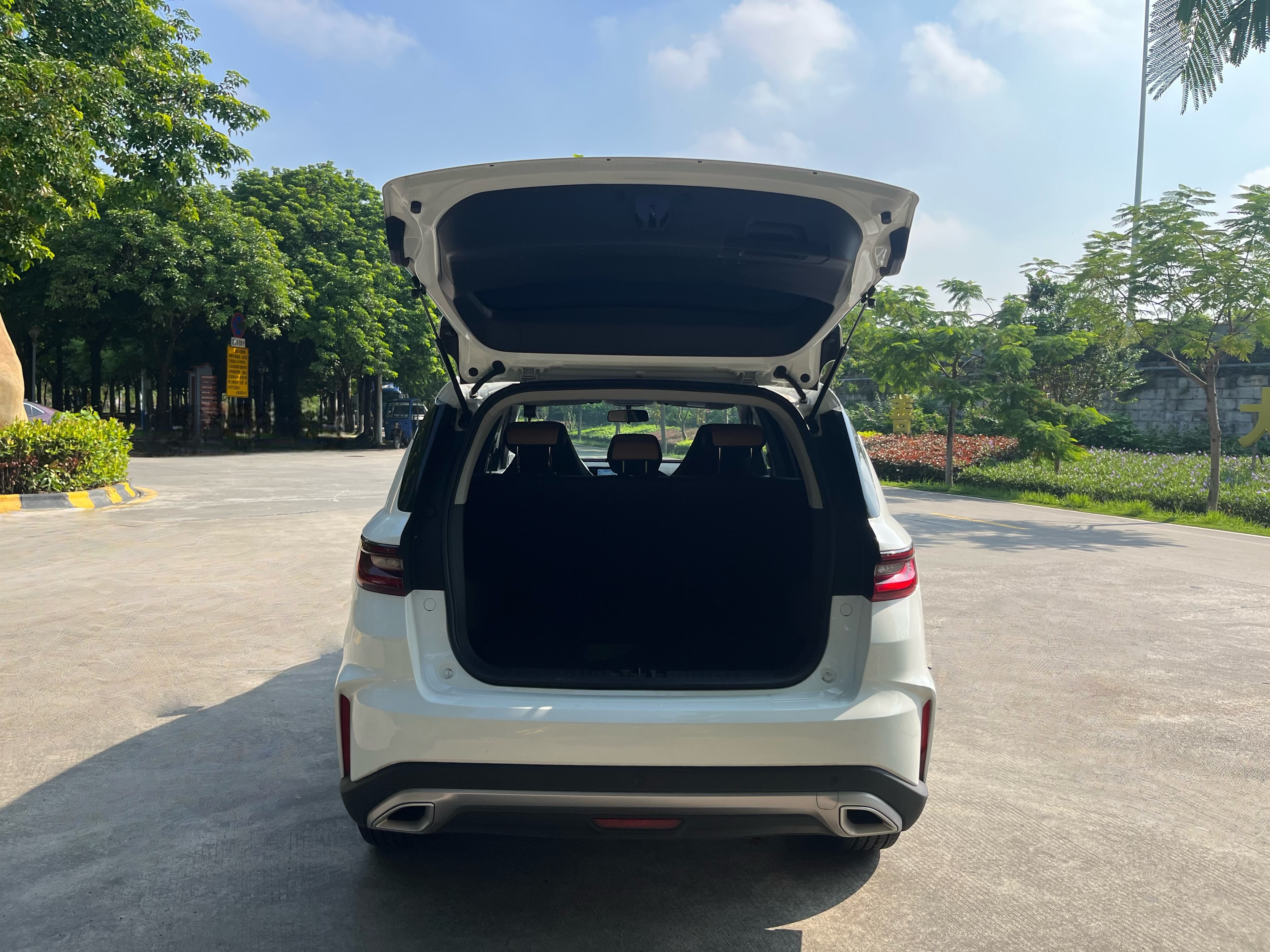 GEELY OkavangoPRO 2024 car image #8