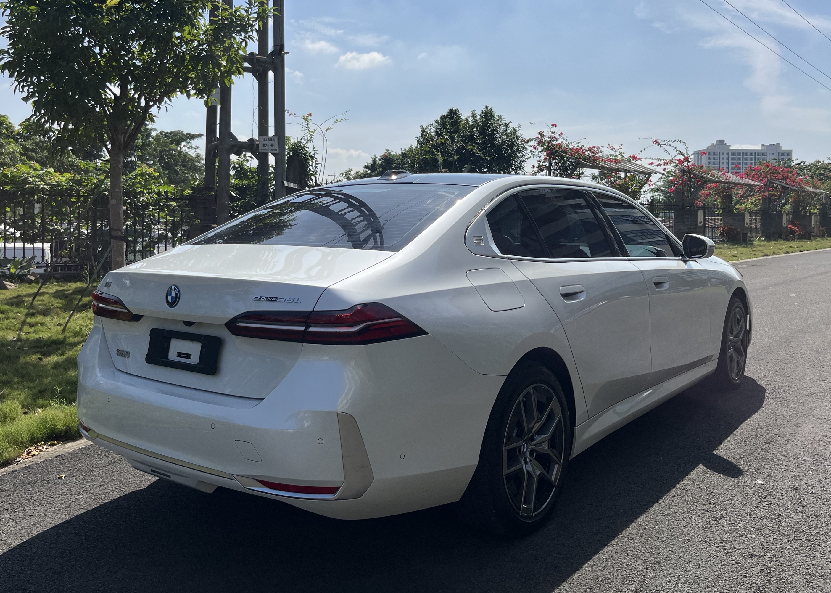 BMW i5 M60 2024 #8 BMW i5 M60 2024 car image #8