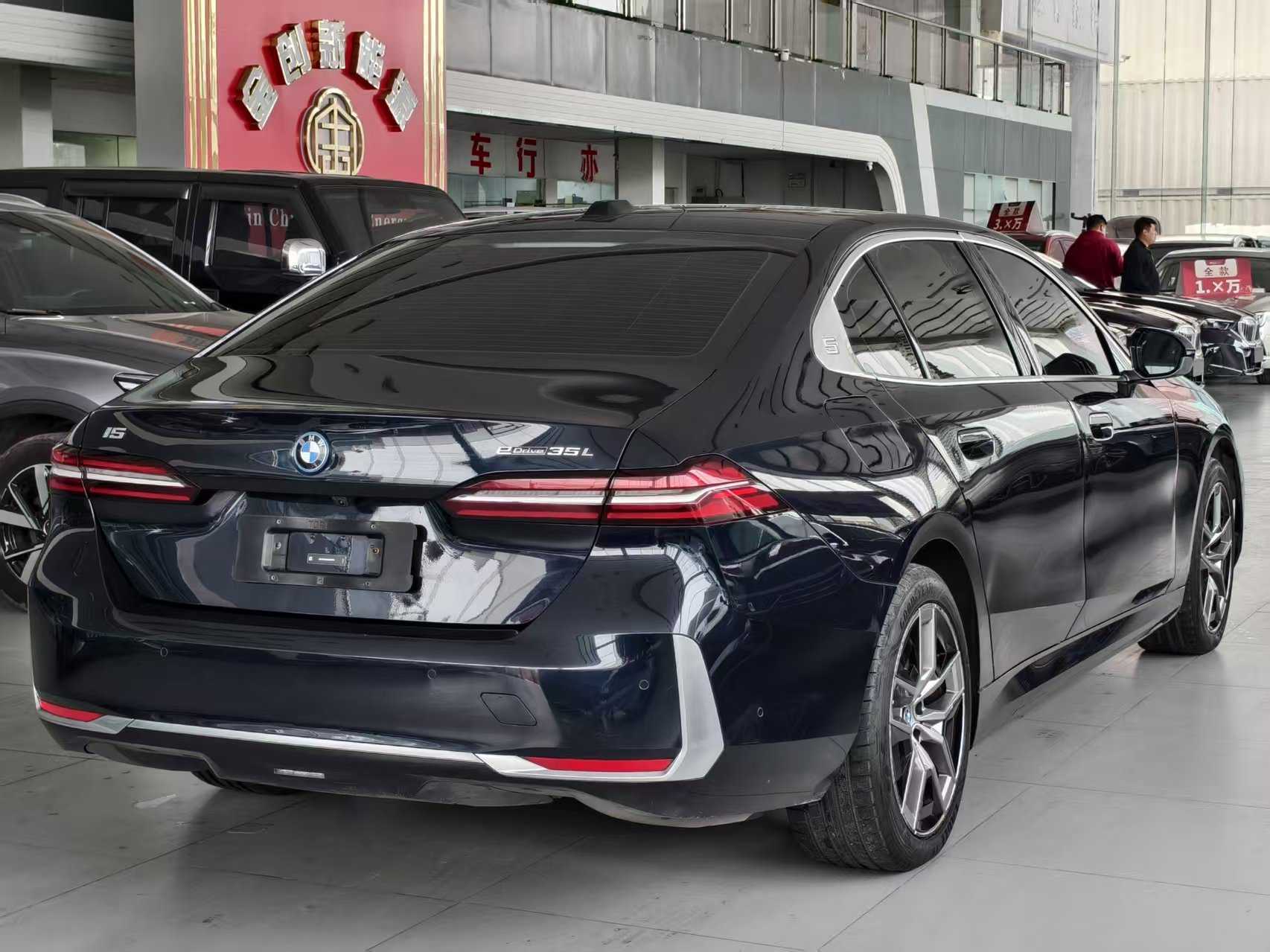 BMW i5 M60 2024 immagine di auto #8