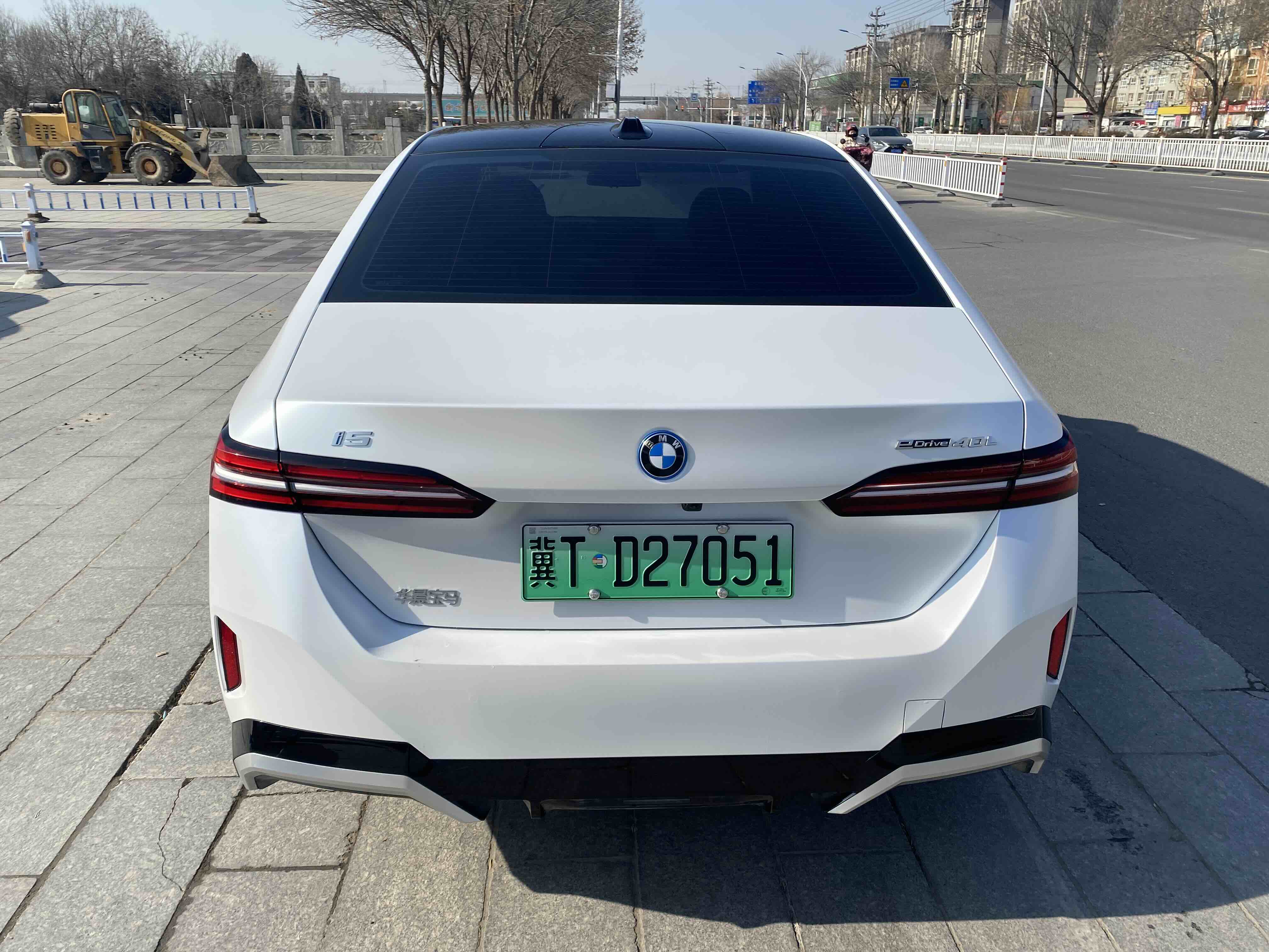 BMW i5 2024 car image #8