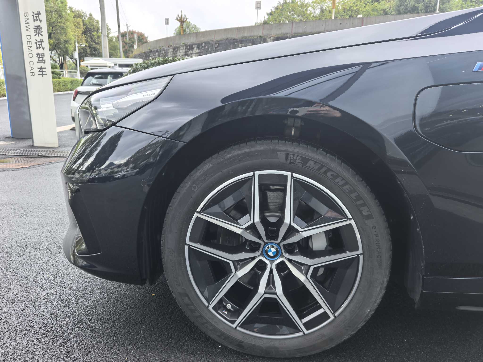 BMW i5 M60 2025 #8 BMW i5 M60 2025 car image #8