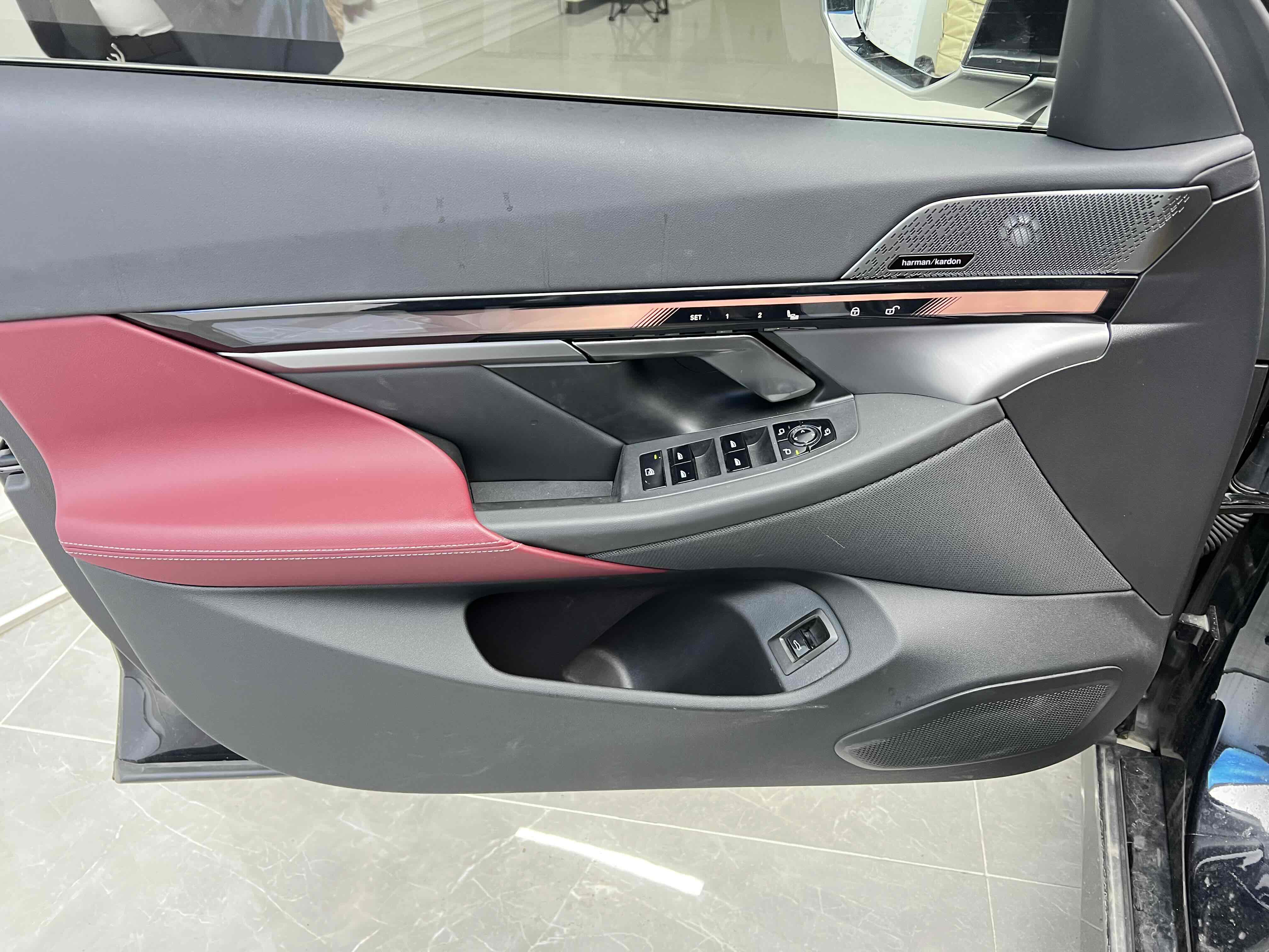 BMW i5 M60 2025 #8 BMW i5 M60 2025 car image #8