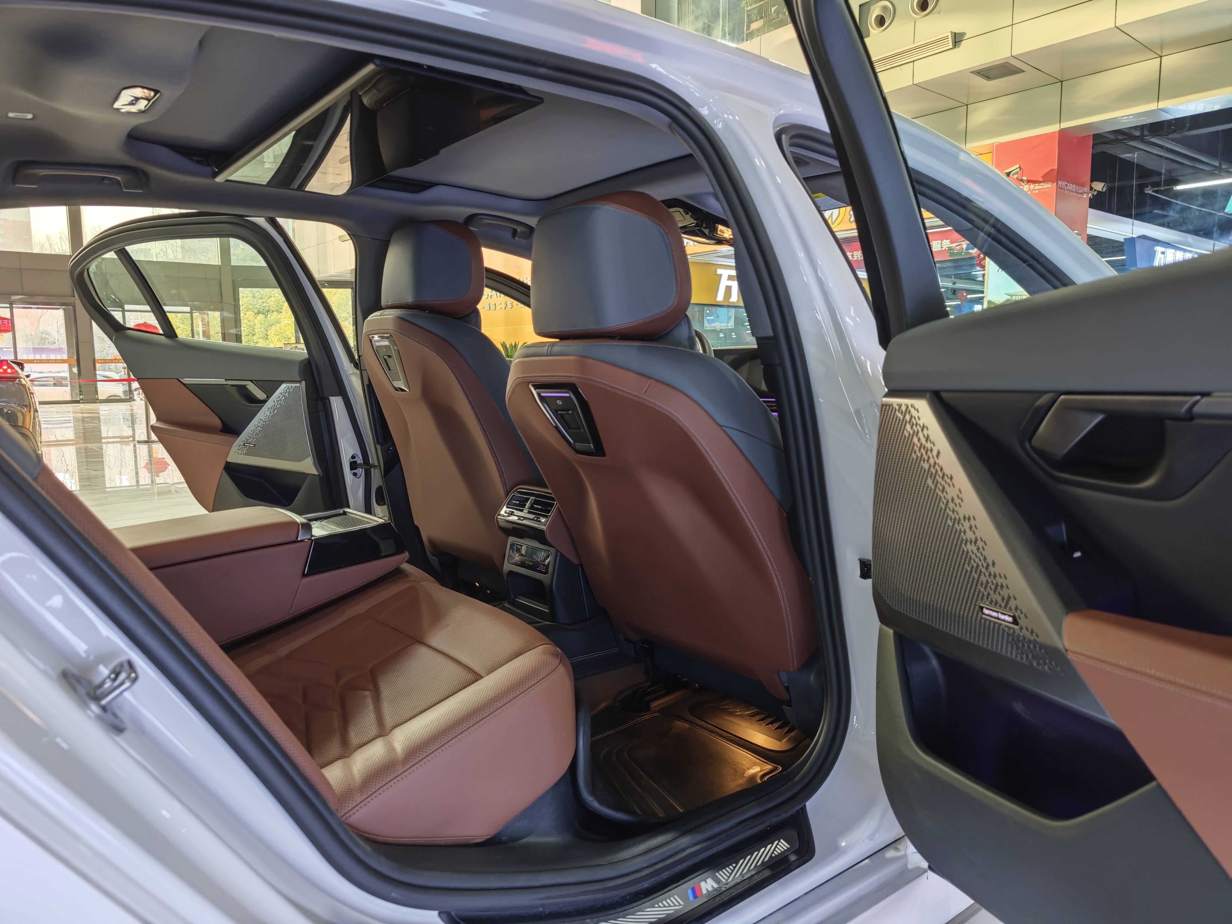 BMW i5 2025 car image #8