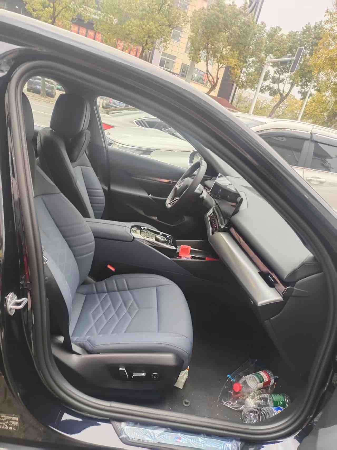 BMW i5 2025 car image #8