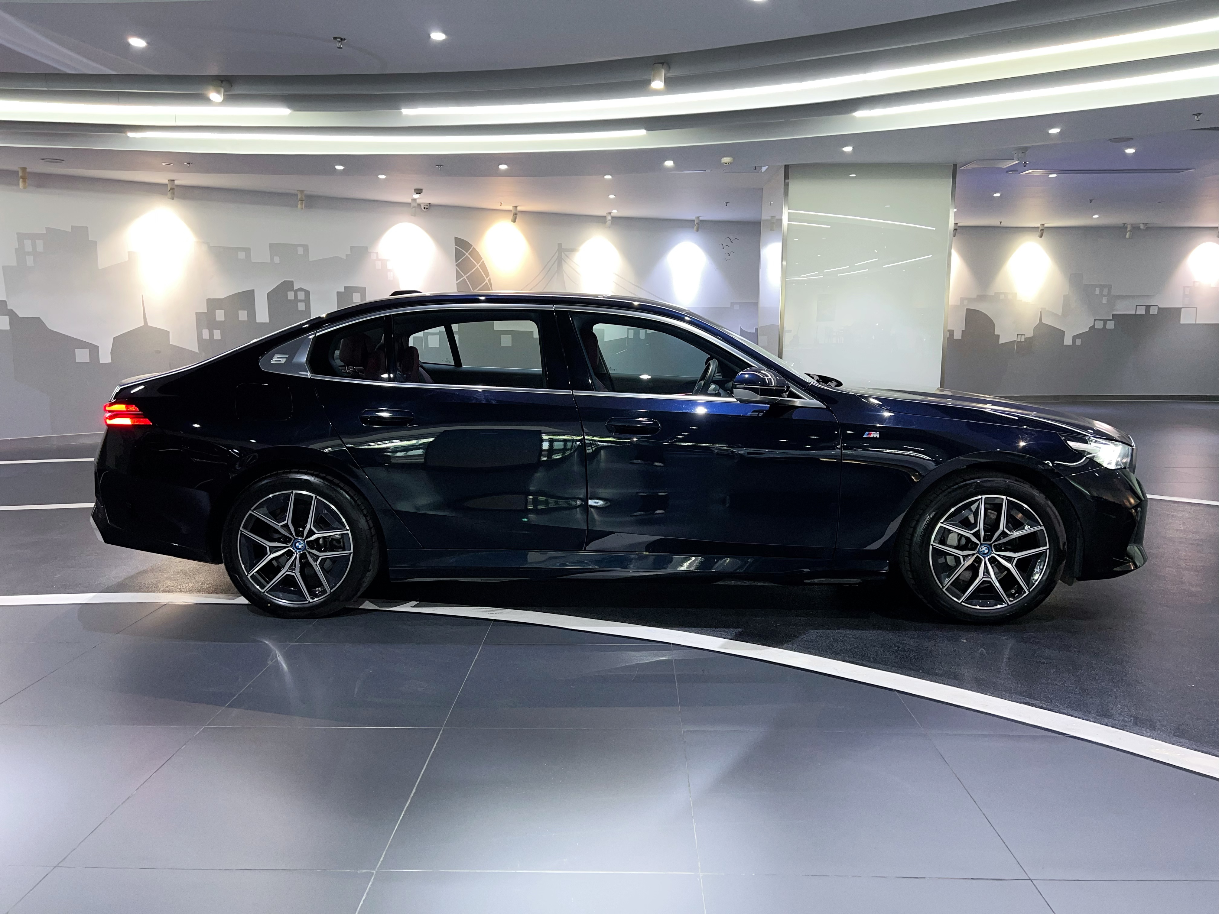 BMW i5 M60 2024 #8 BMW i5 M60 2024 car image #8