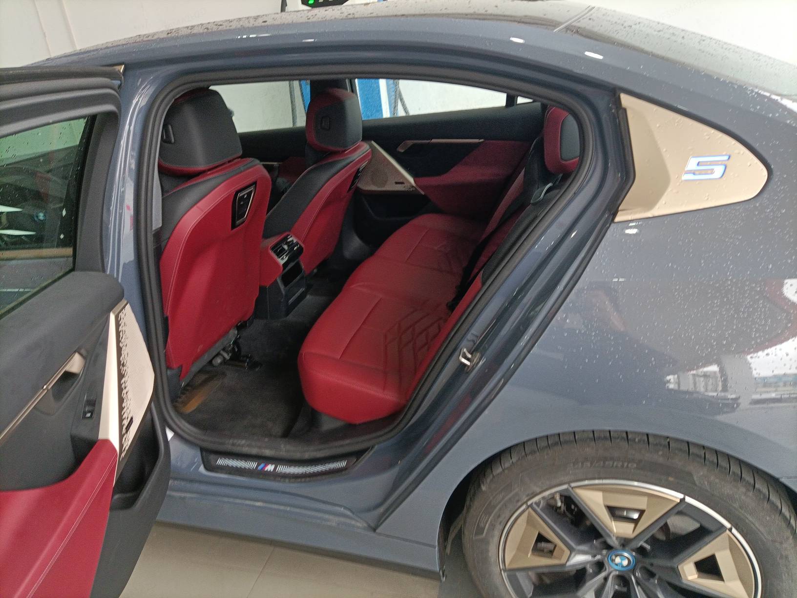 BMW i5 2024 immagine di auto #8