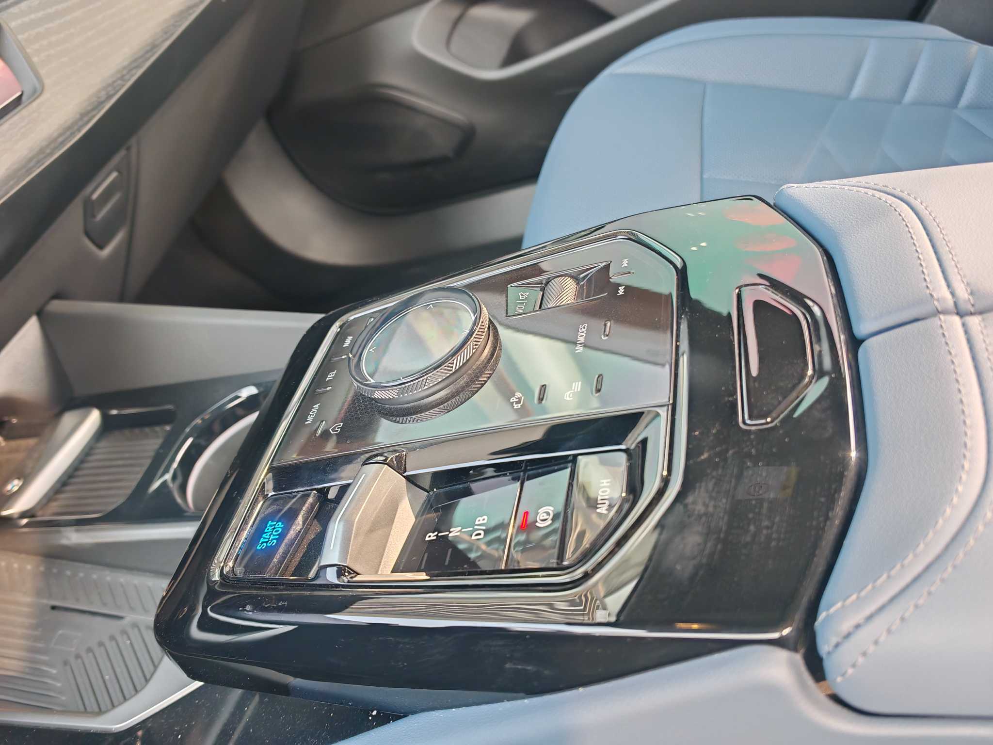 BMW i5 2025 car image #8
