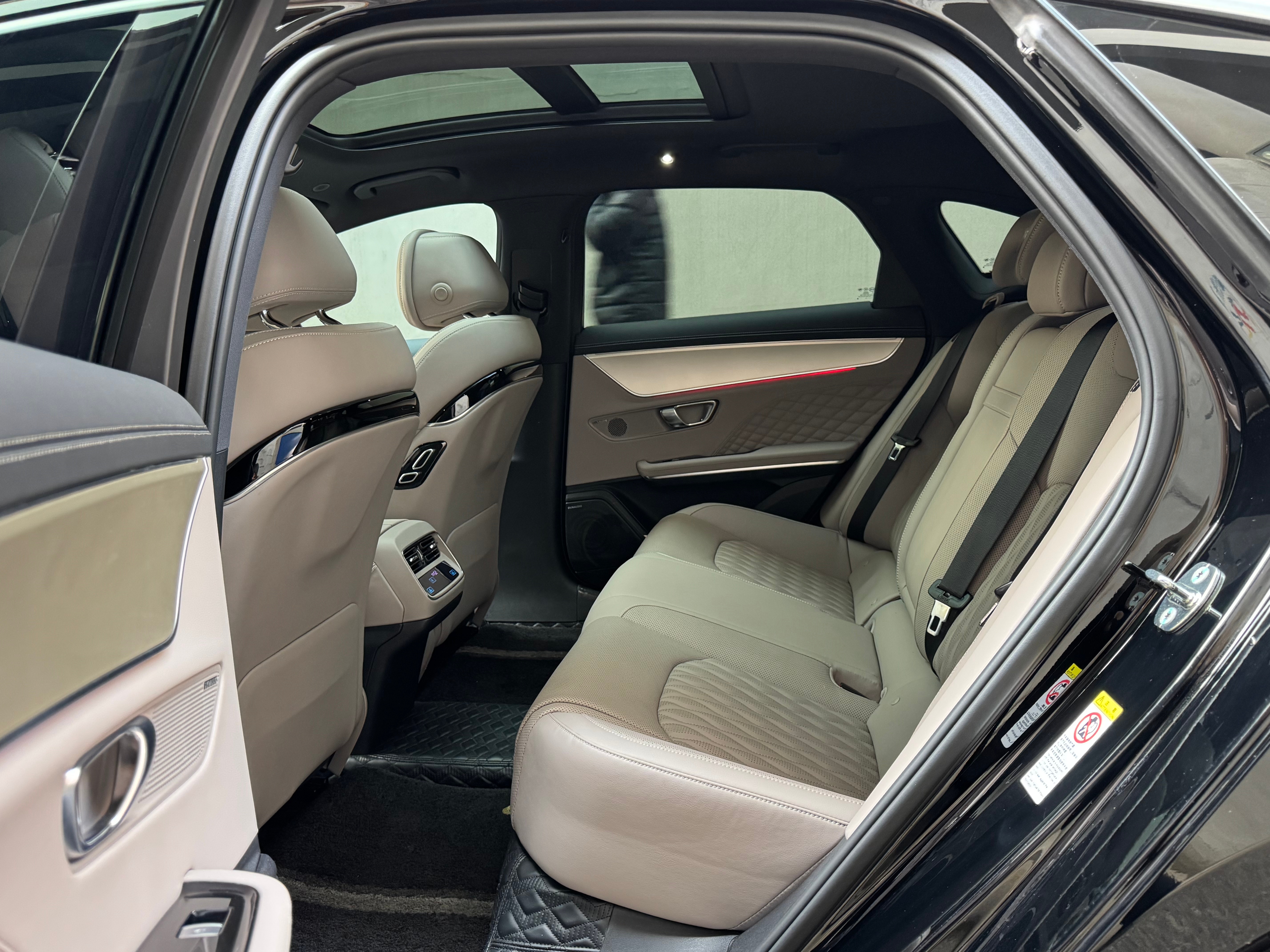 BYD Han 2024 car image #8