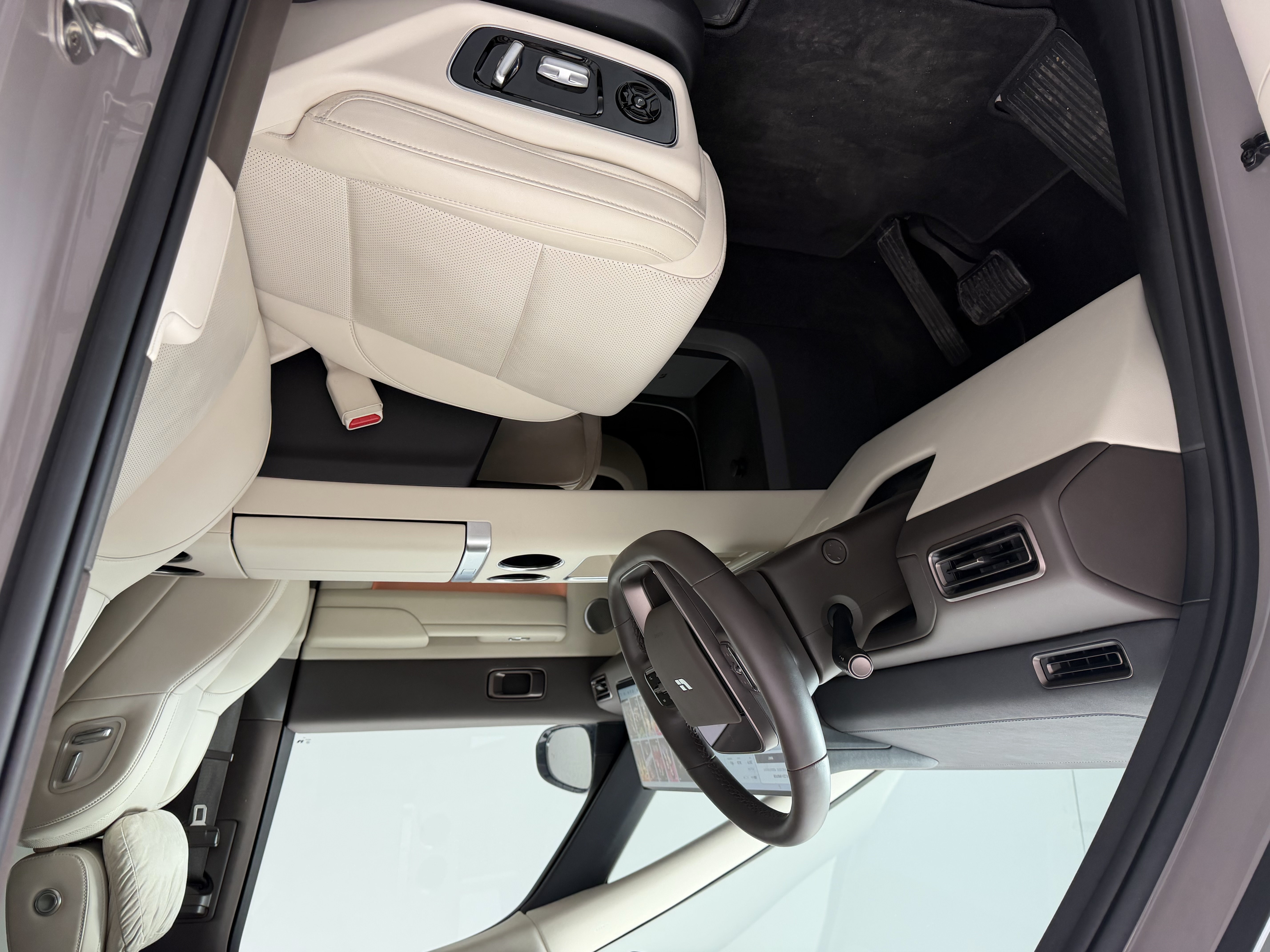 理想汽车 理想MEGA 2025 汽车图片 #8