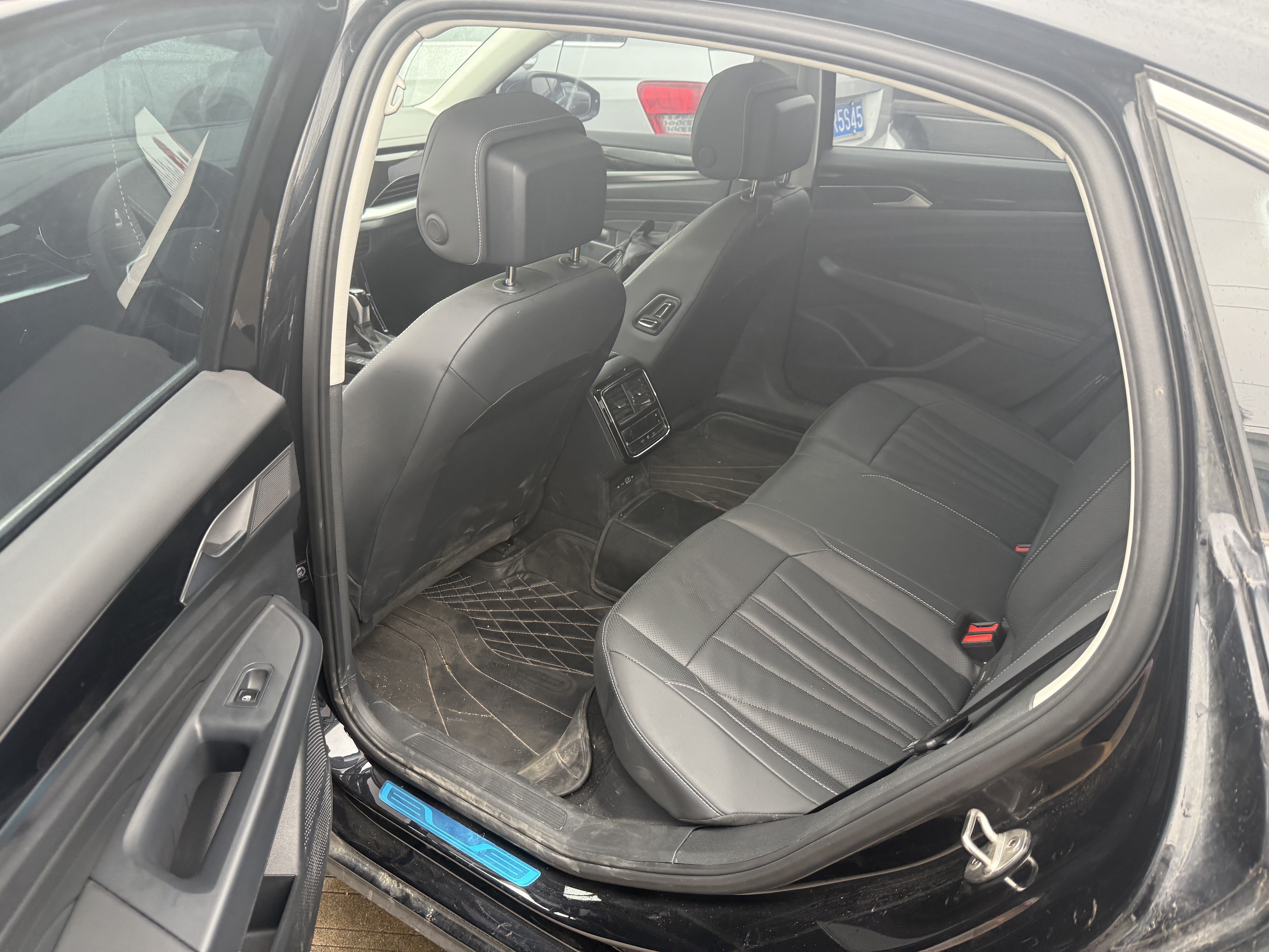 Volkswagen Passat 2024 immagine di auto #8