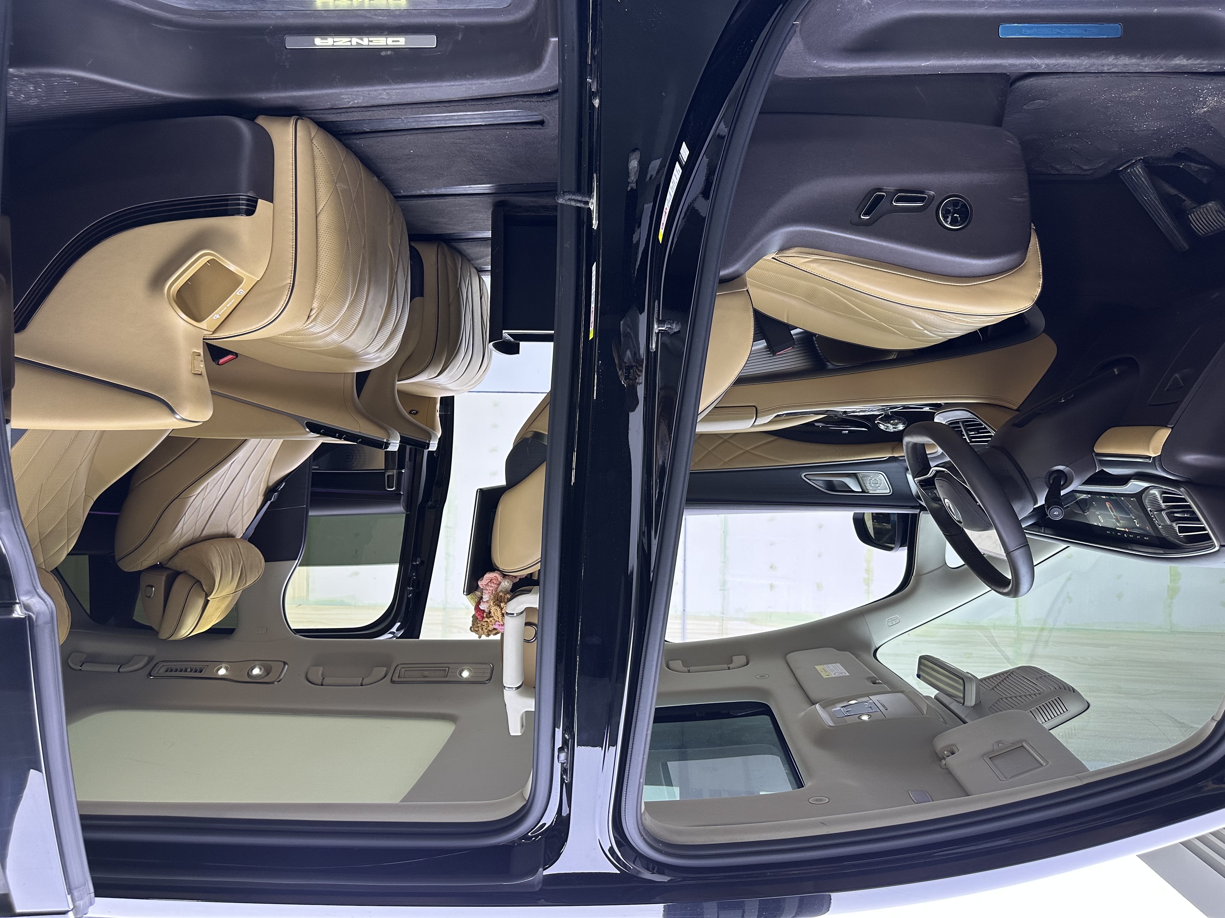 Denza D9 2024 imagem de carro #8