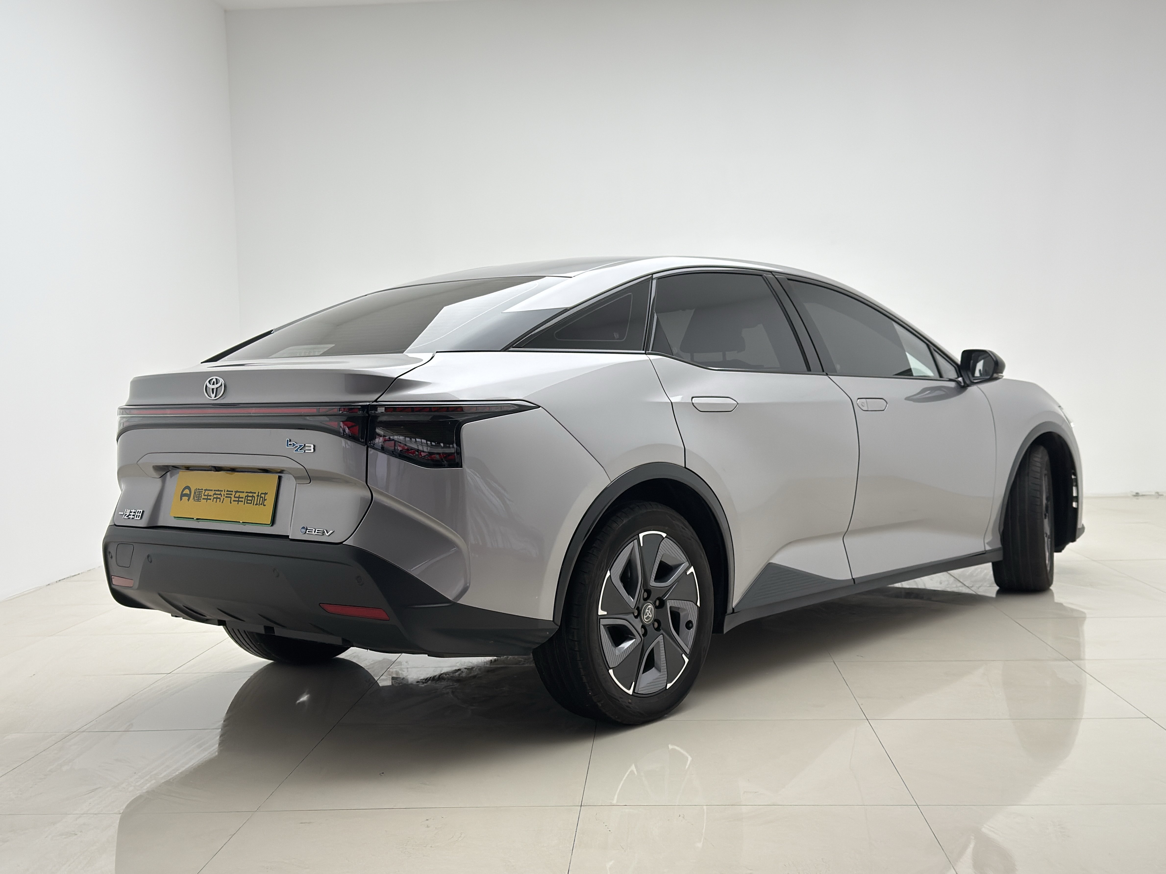 Toyota bZ3 2025 immagine di auto #8