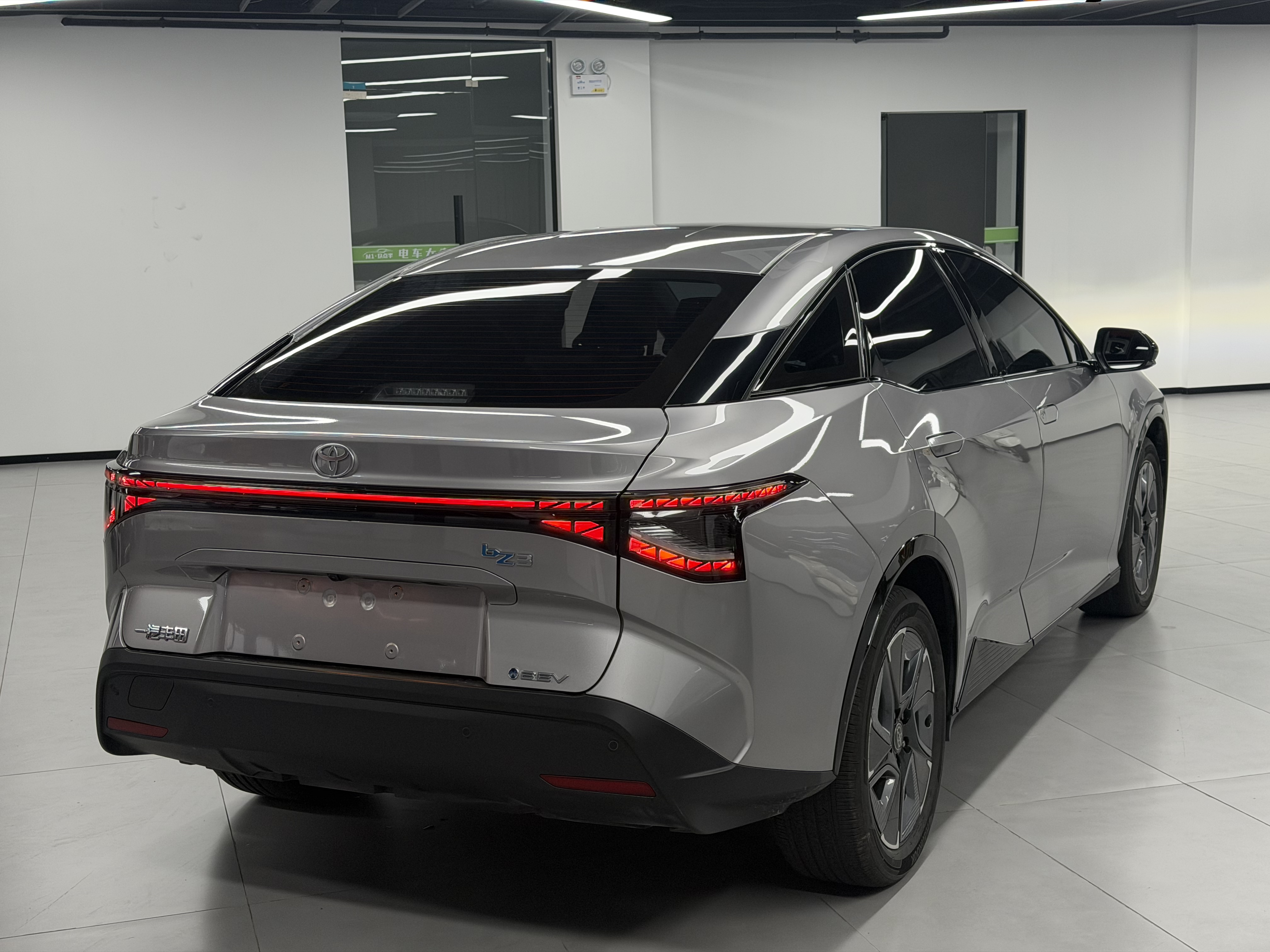 Toyota bZ3 2025 immagine di auto #8