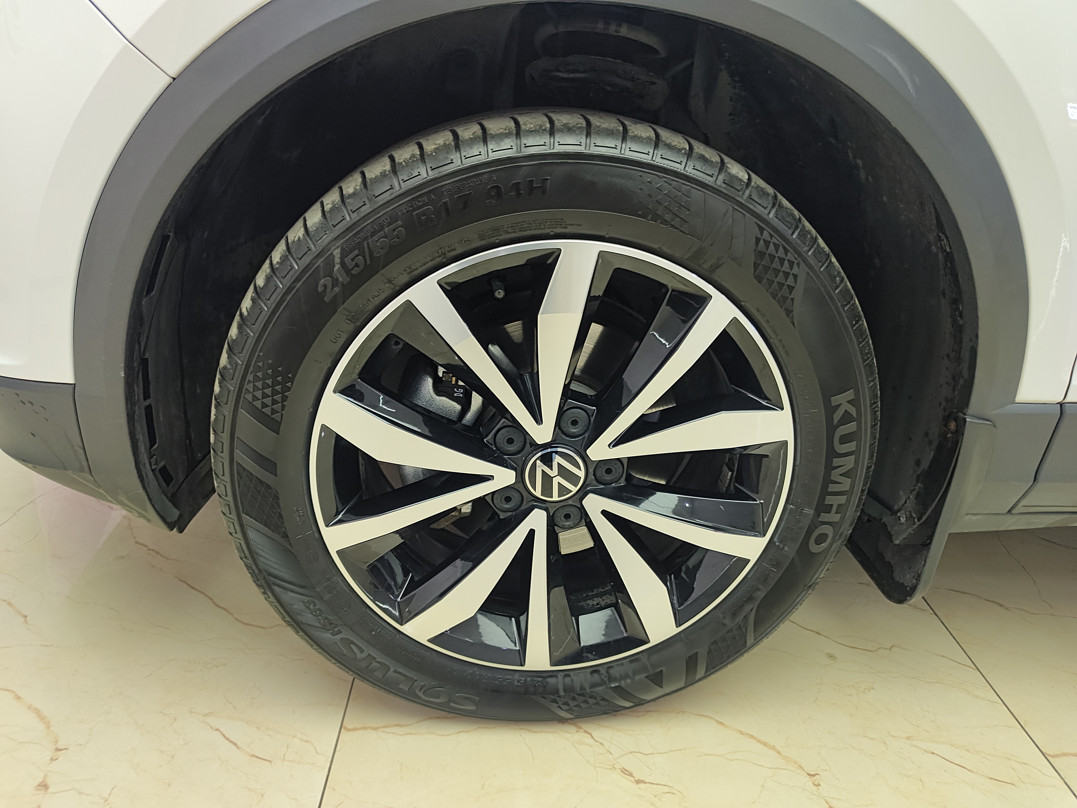 Volkswagen T-Roc 2024 car image #8