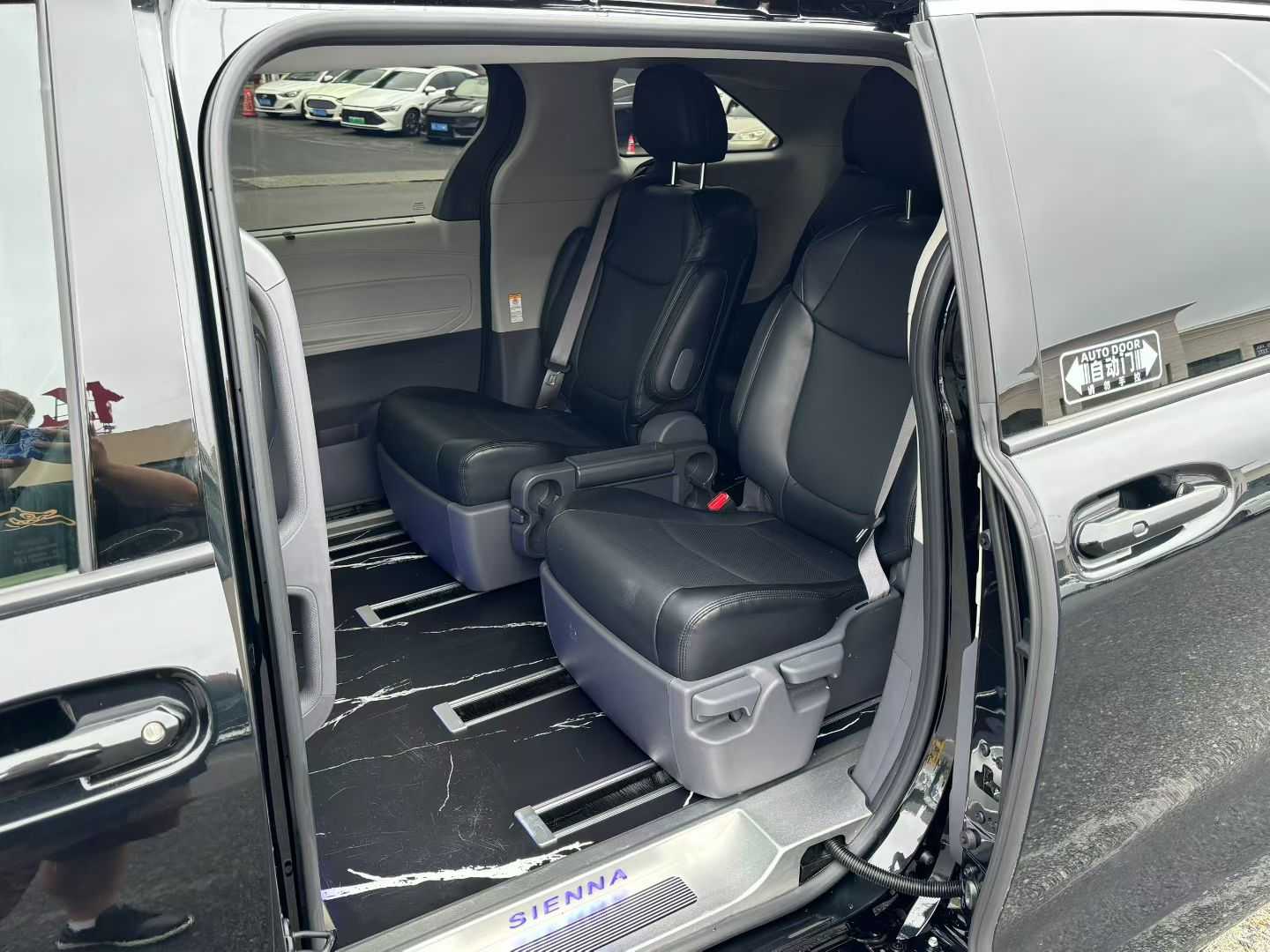 Toyota Sienna 2024 image de voiture #8