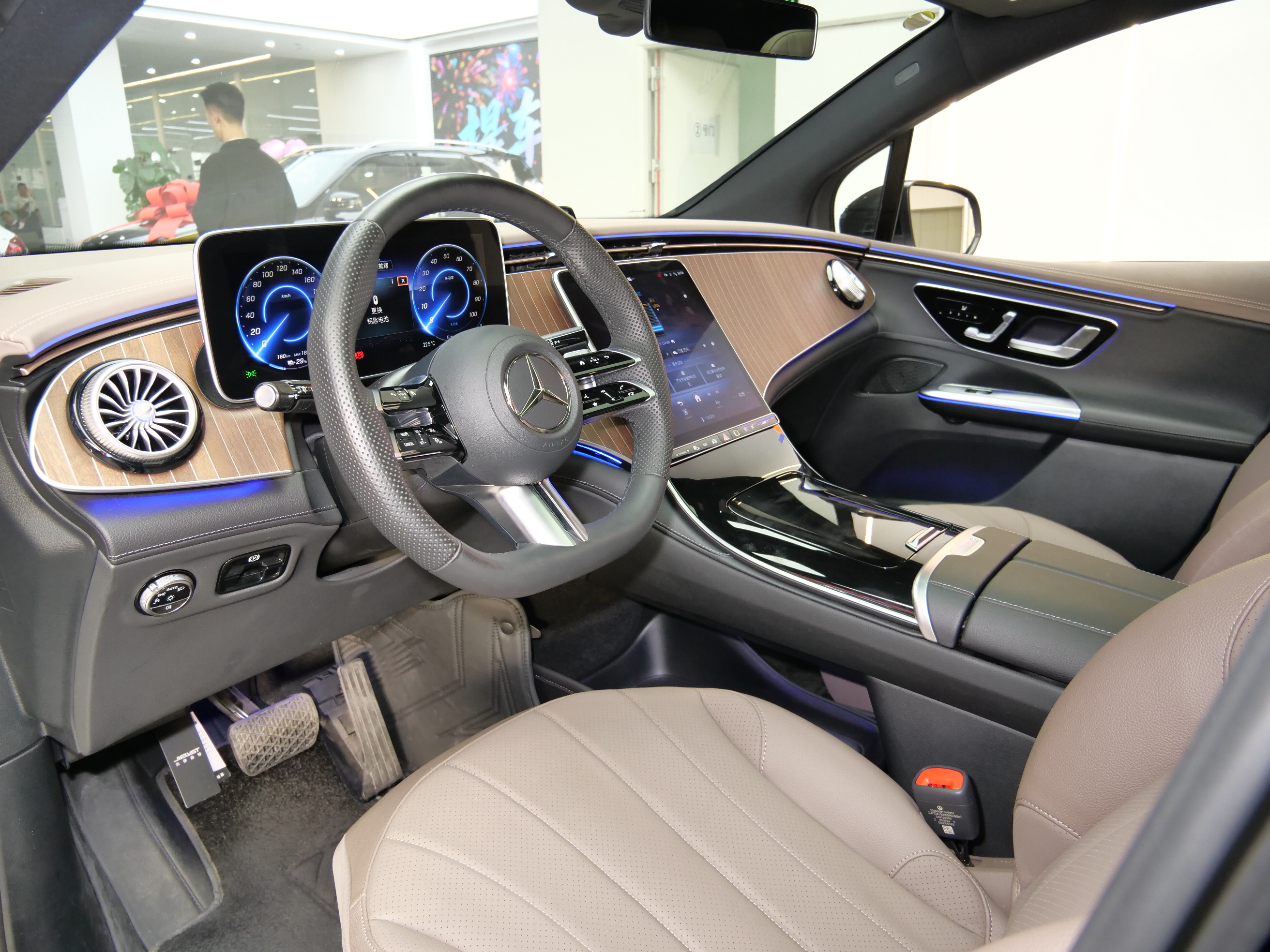 Mercedes-Benz EQE SUV 2025 #8 Mercedes-Benz EQE SUV 2025 car image #8