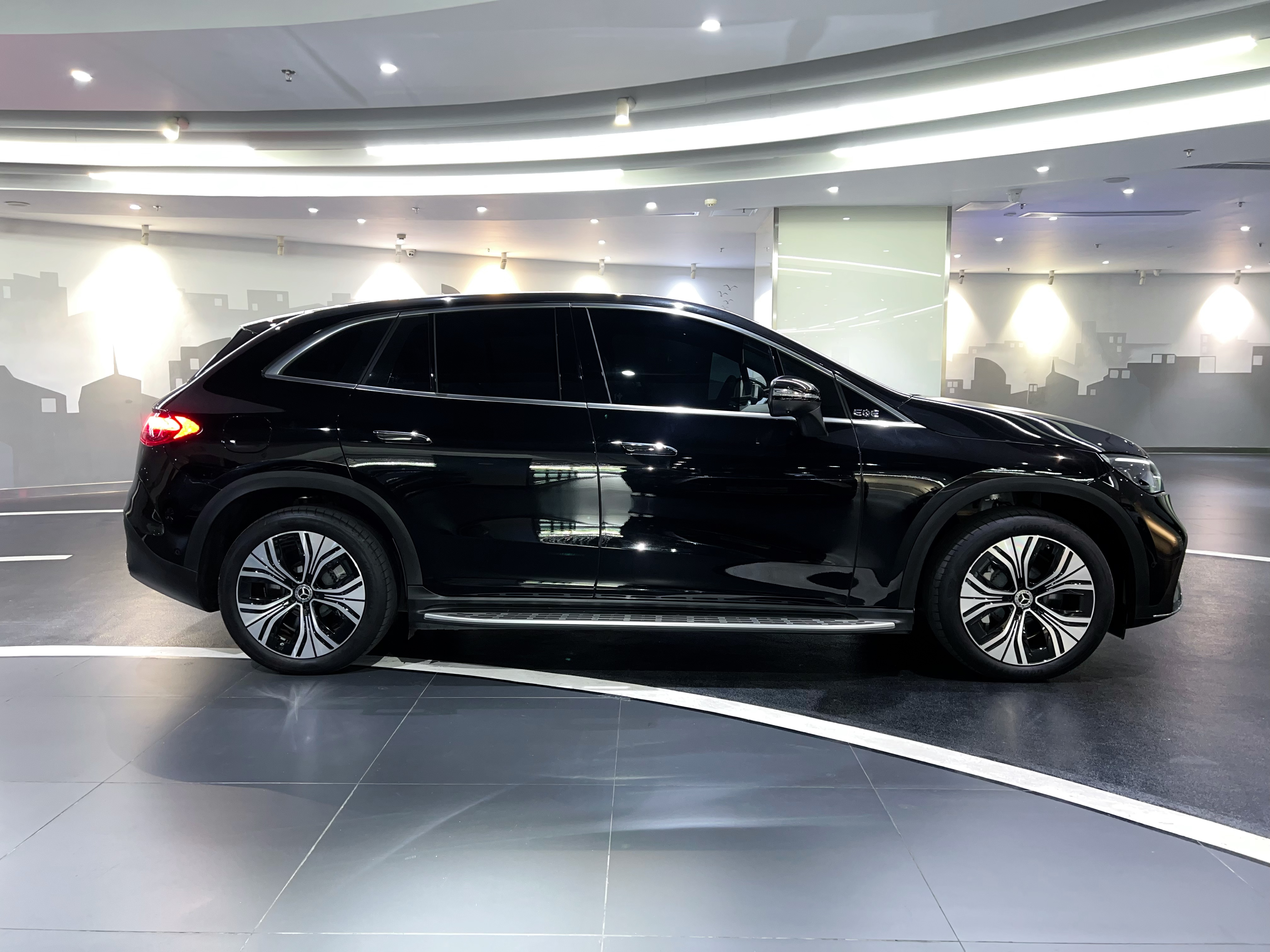 Mercedes-Benz EQE SUV 2024 #8 Mercedes-Benz EQE SUV 2024 car image #8