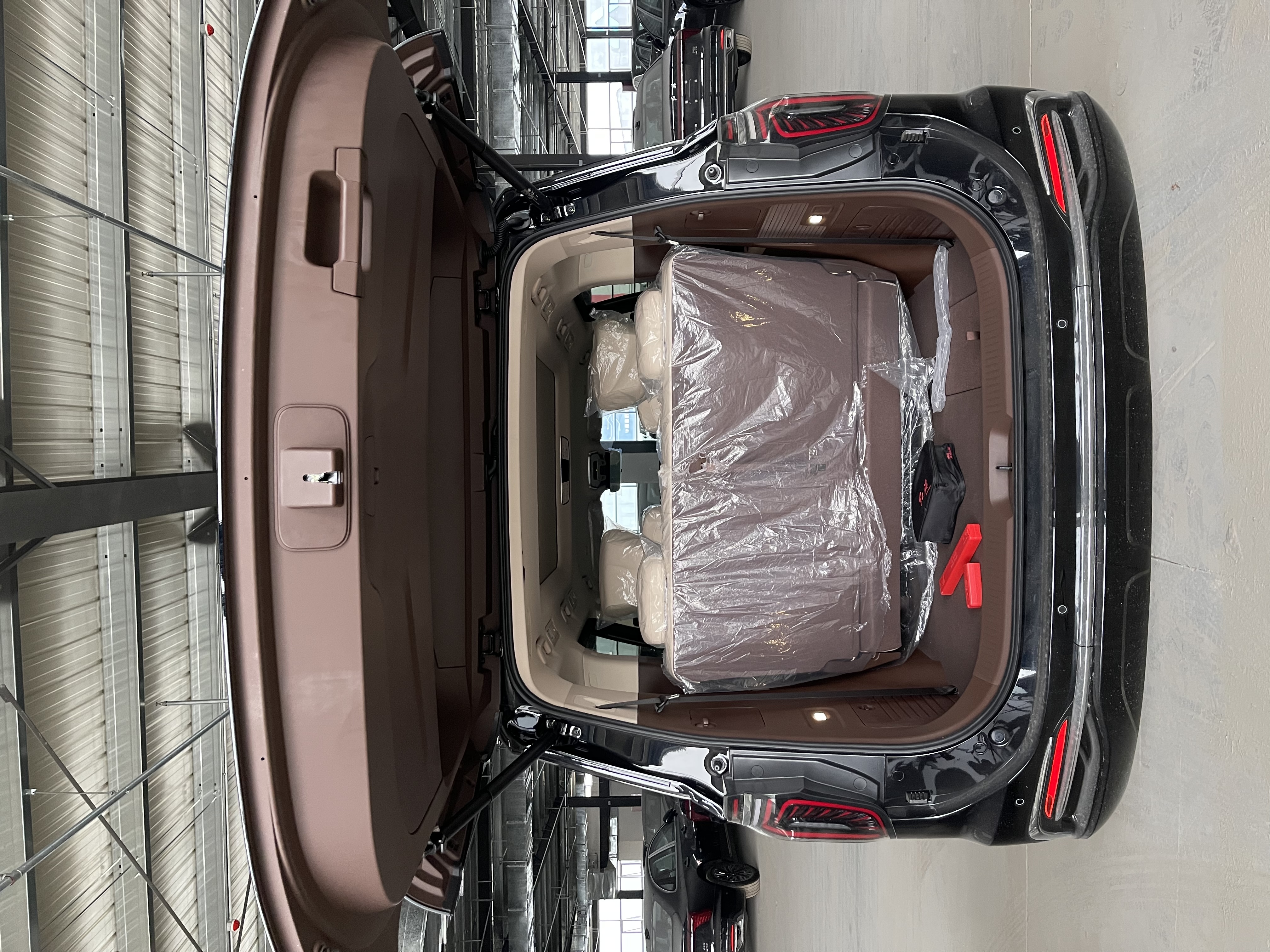 HongQi HQ9 PHEV 2025 car image #8