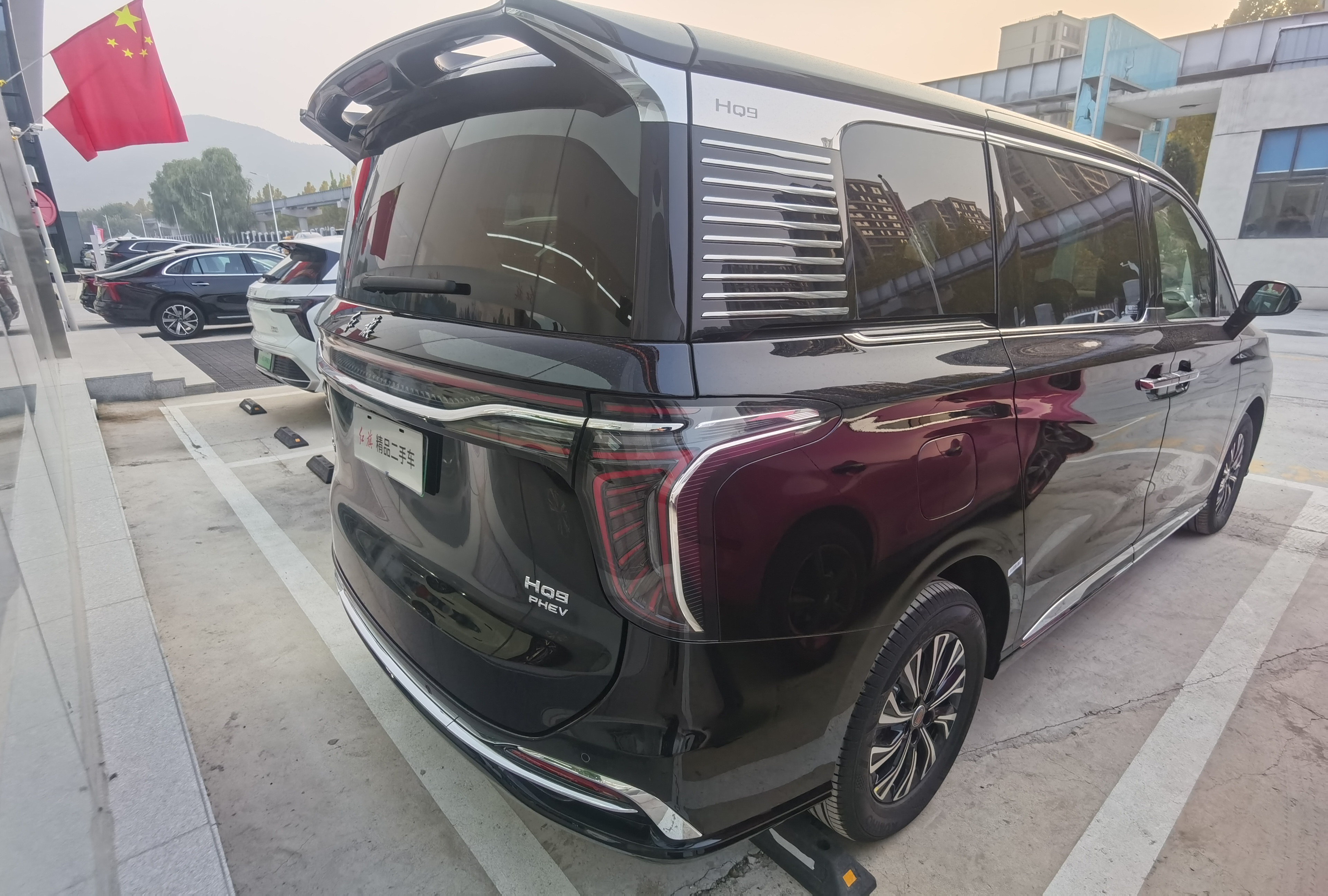 HongQi HQ9 PHEV 2025 #8 HongQi HQ9 PHEV 2025 car image #8