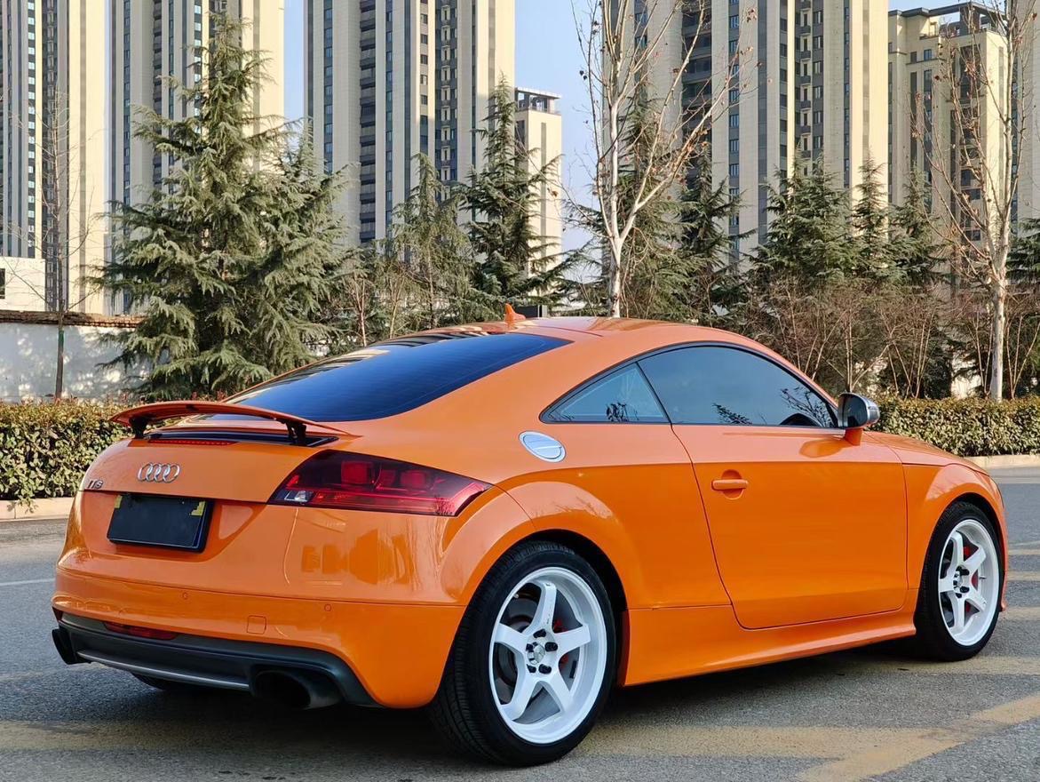 Audi TTS 2010 car image #8