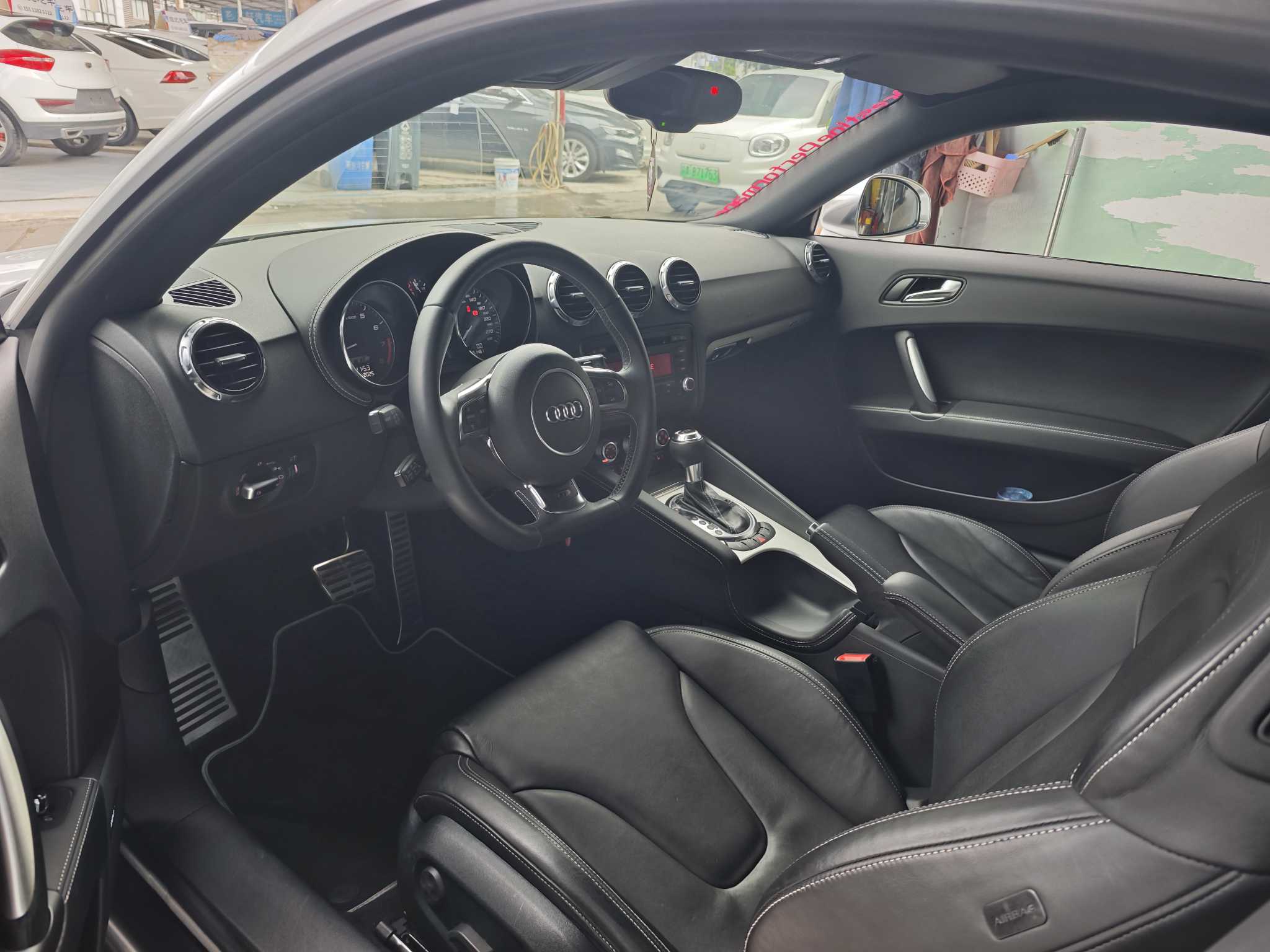 Audi TTS 2012 car image #8