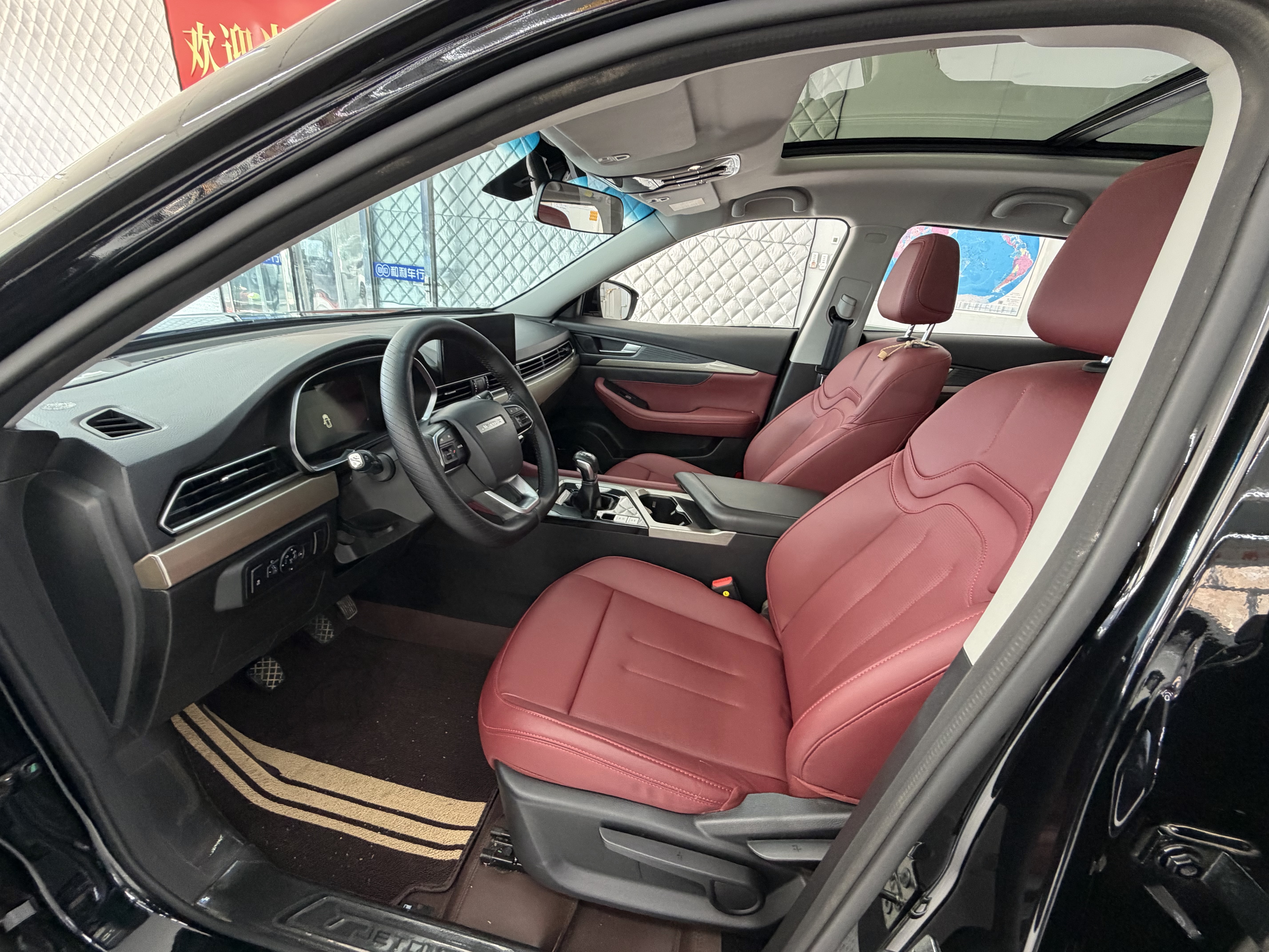 X70 2024 car image #8