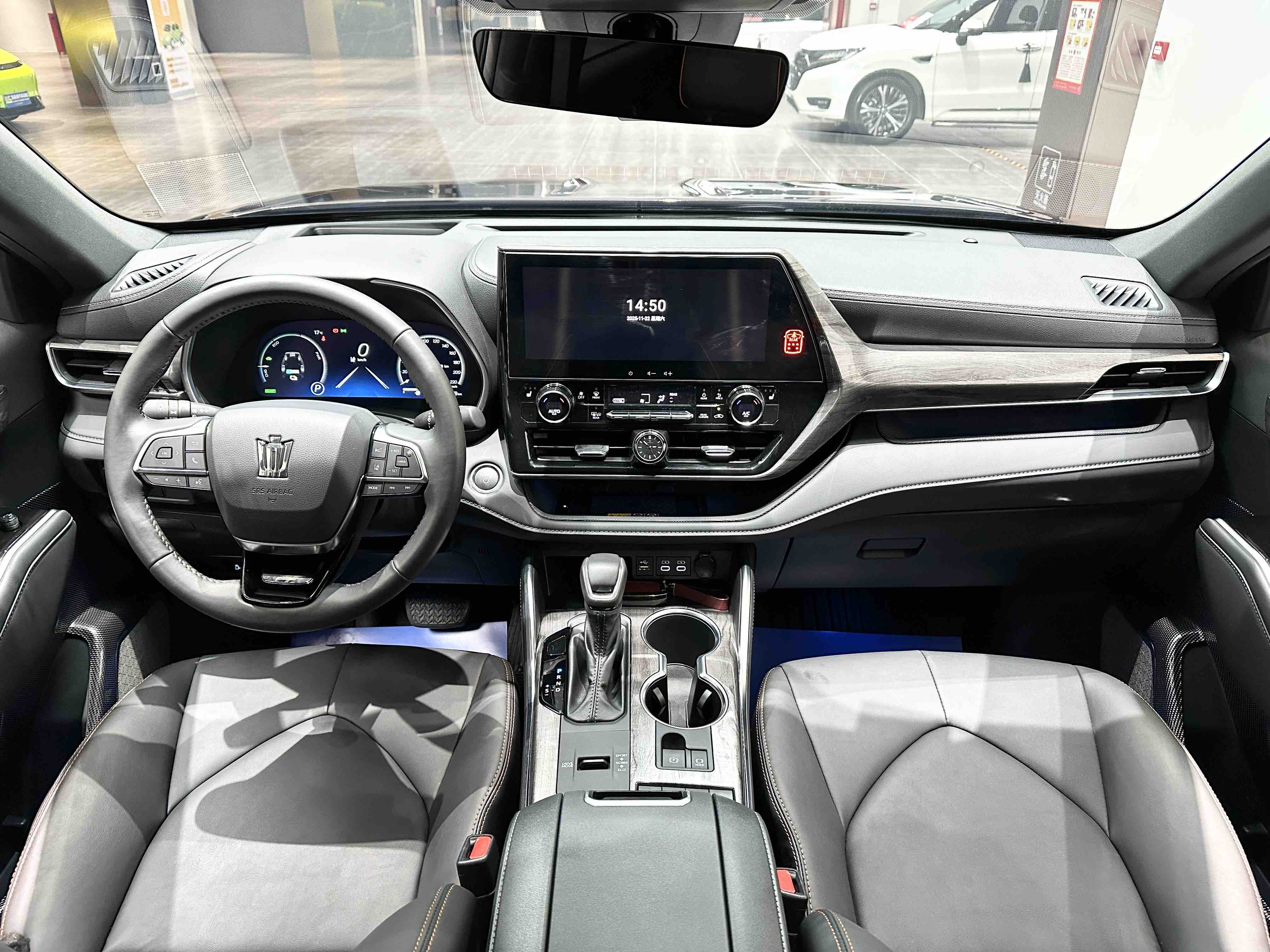 Toyota Crown Kluger 2025 #8 Toyota Crown Kluger 2025 car image #8