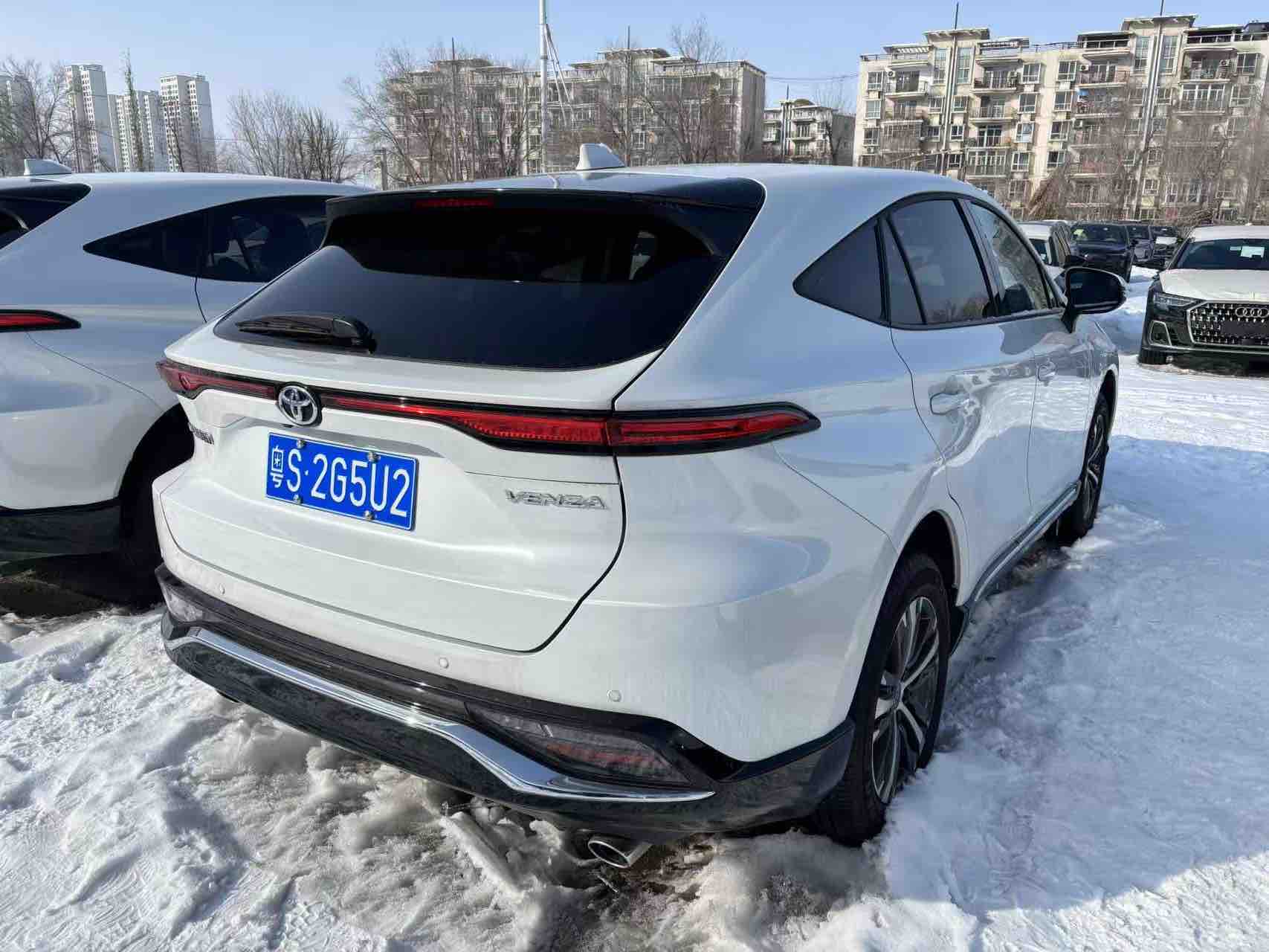 Toyota Venza 2025 صورة سيارة #8