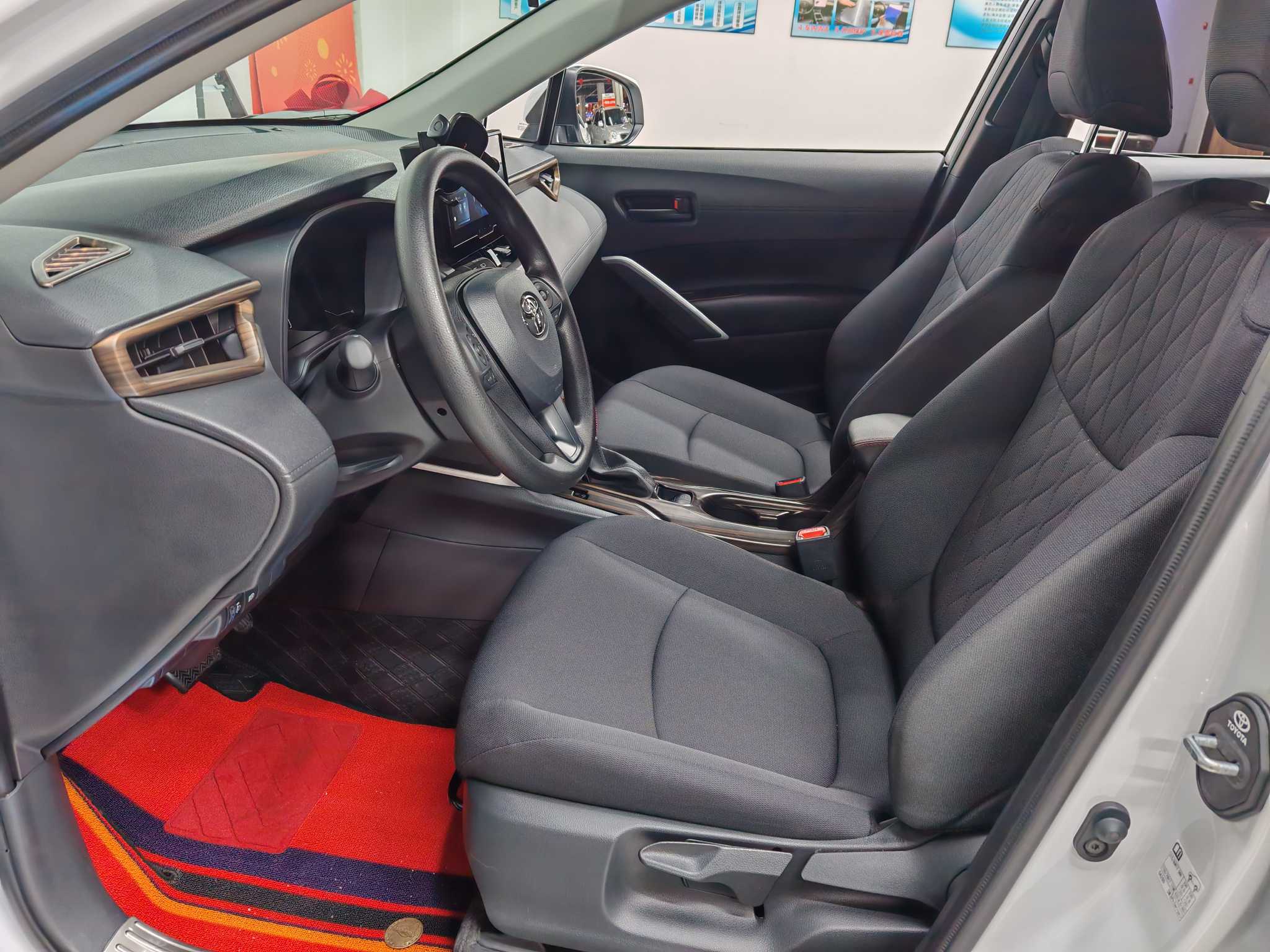 Corolla Cross 2024 car image #8
